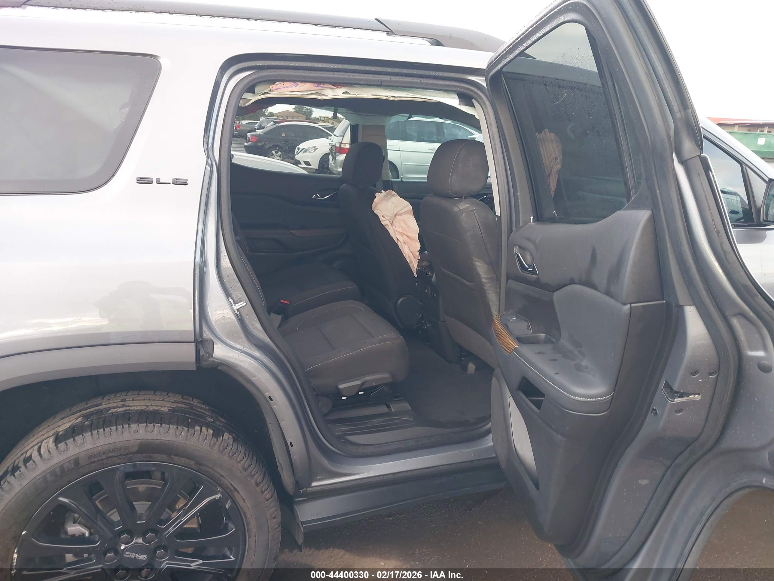 GMC ACADIA image 8