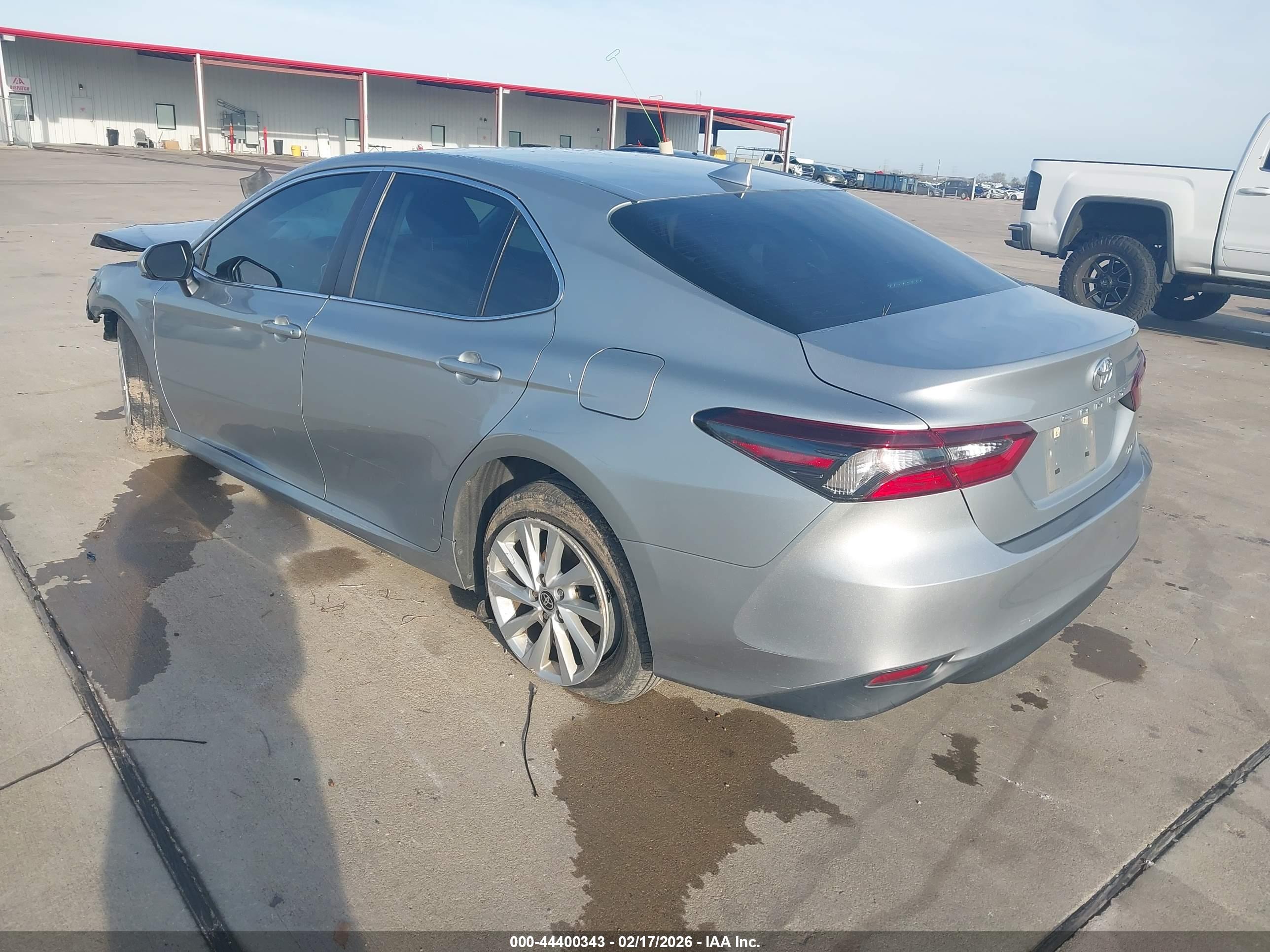TOYOTA CAMRY image 3