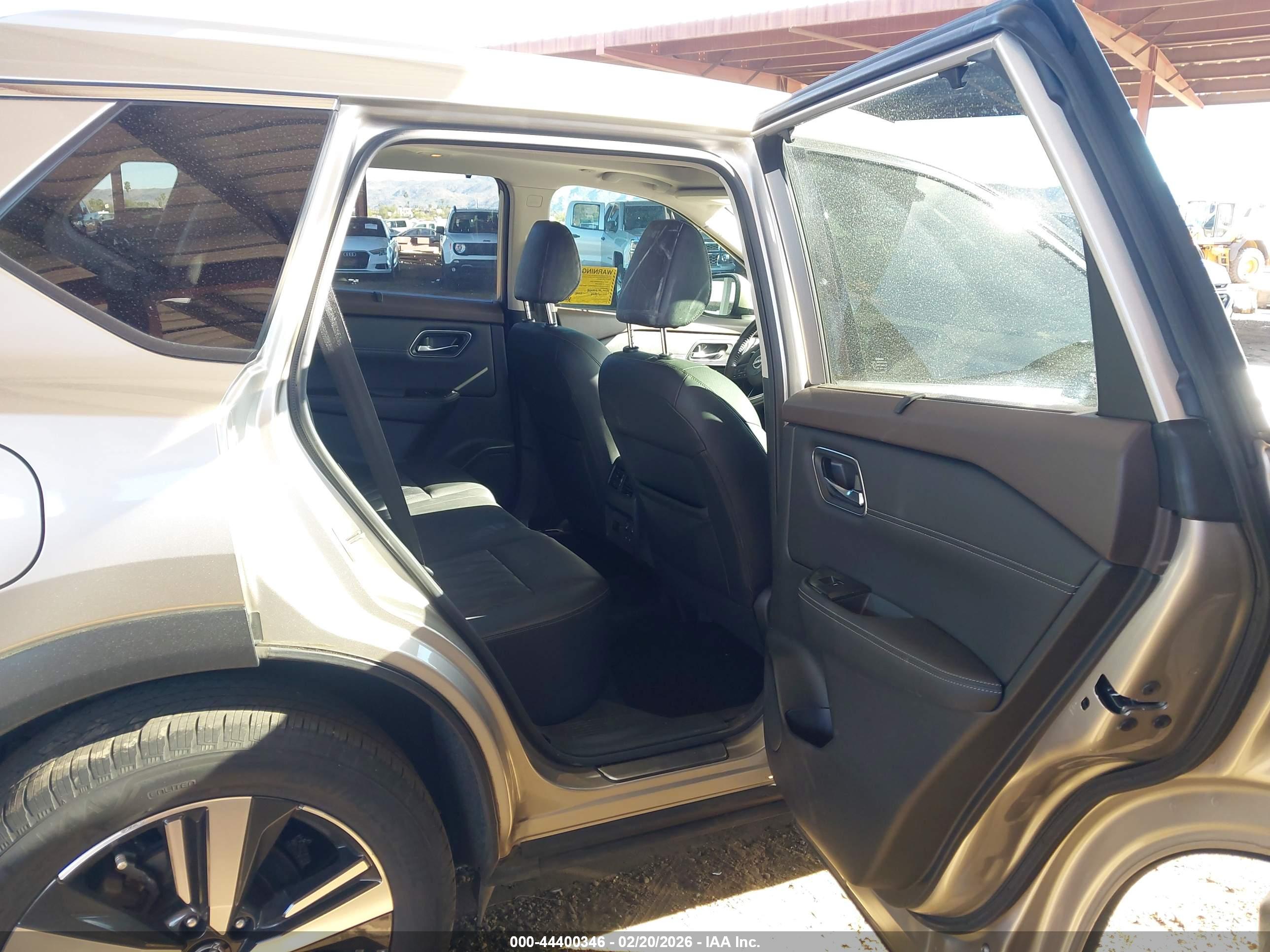 NISSAN ROGUE image 8