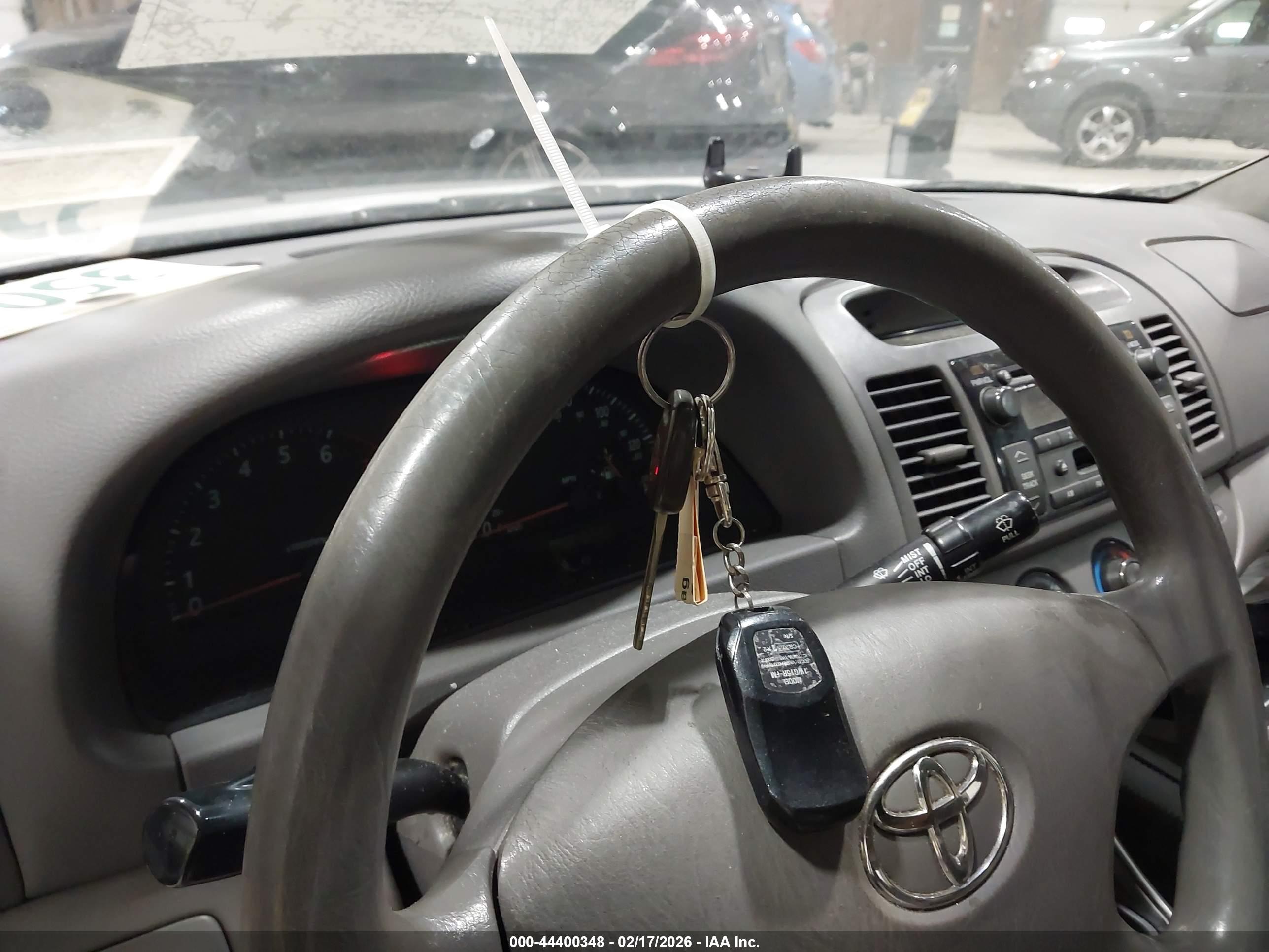 TOYOTA CAMRY image 11