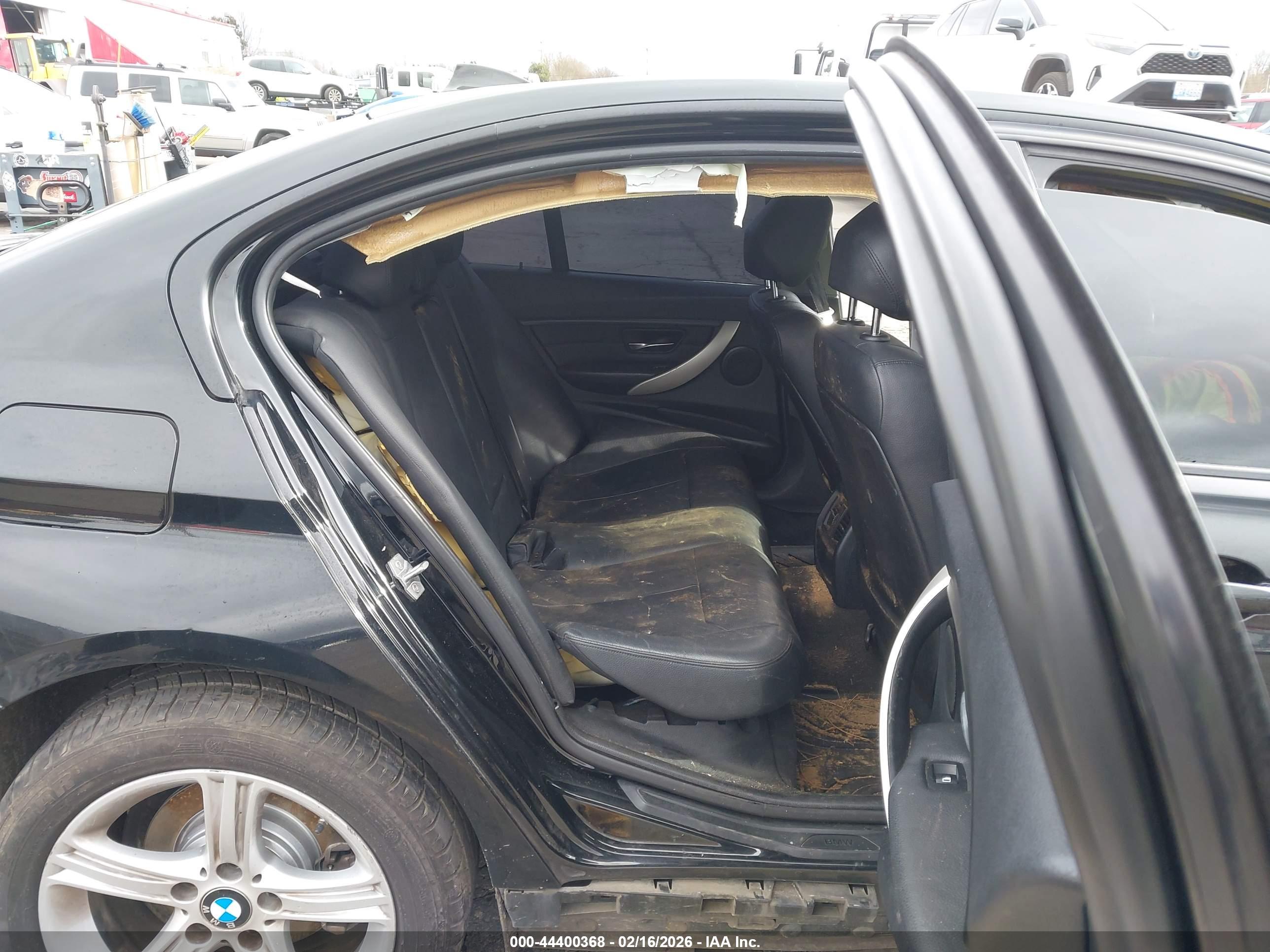 BMW 320I image 8