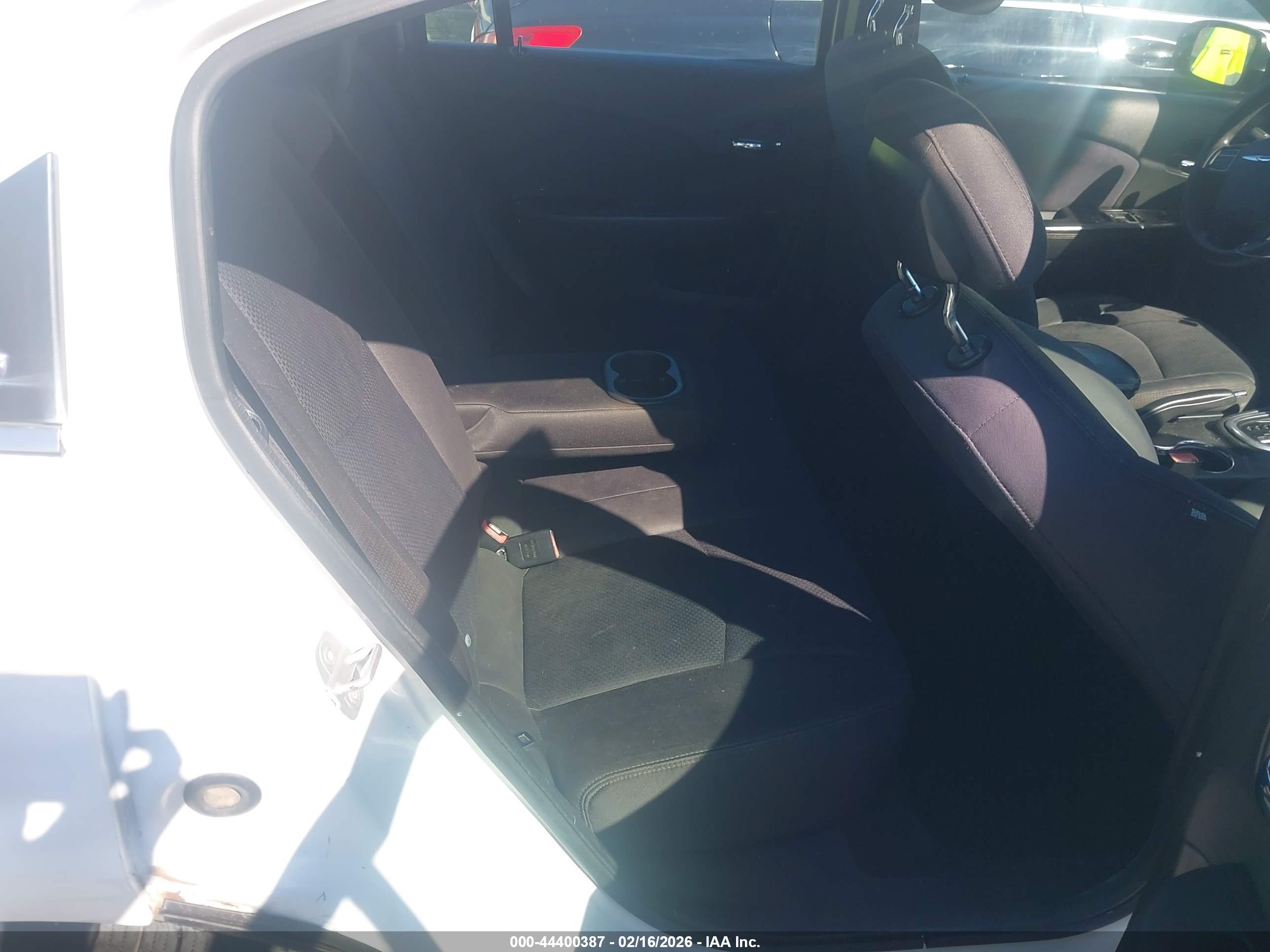 CHRYSLER 200 image 8