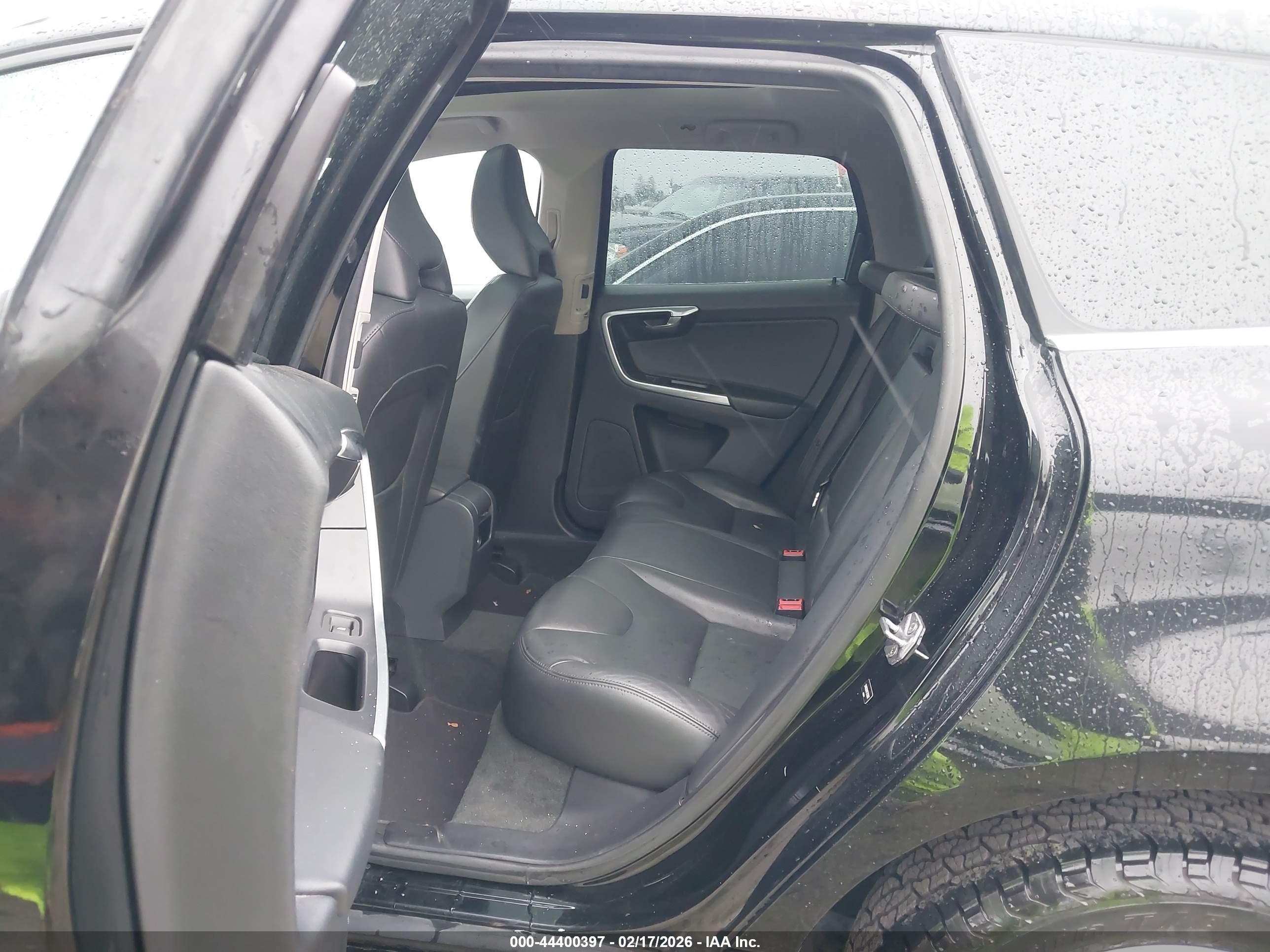 VOLVO XC60 image 8