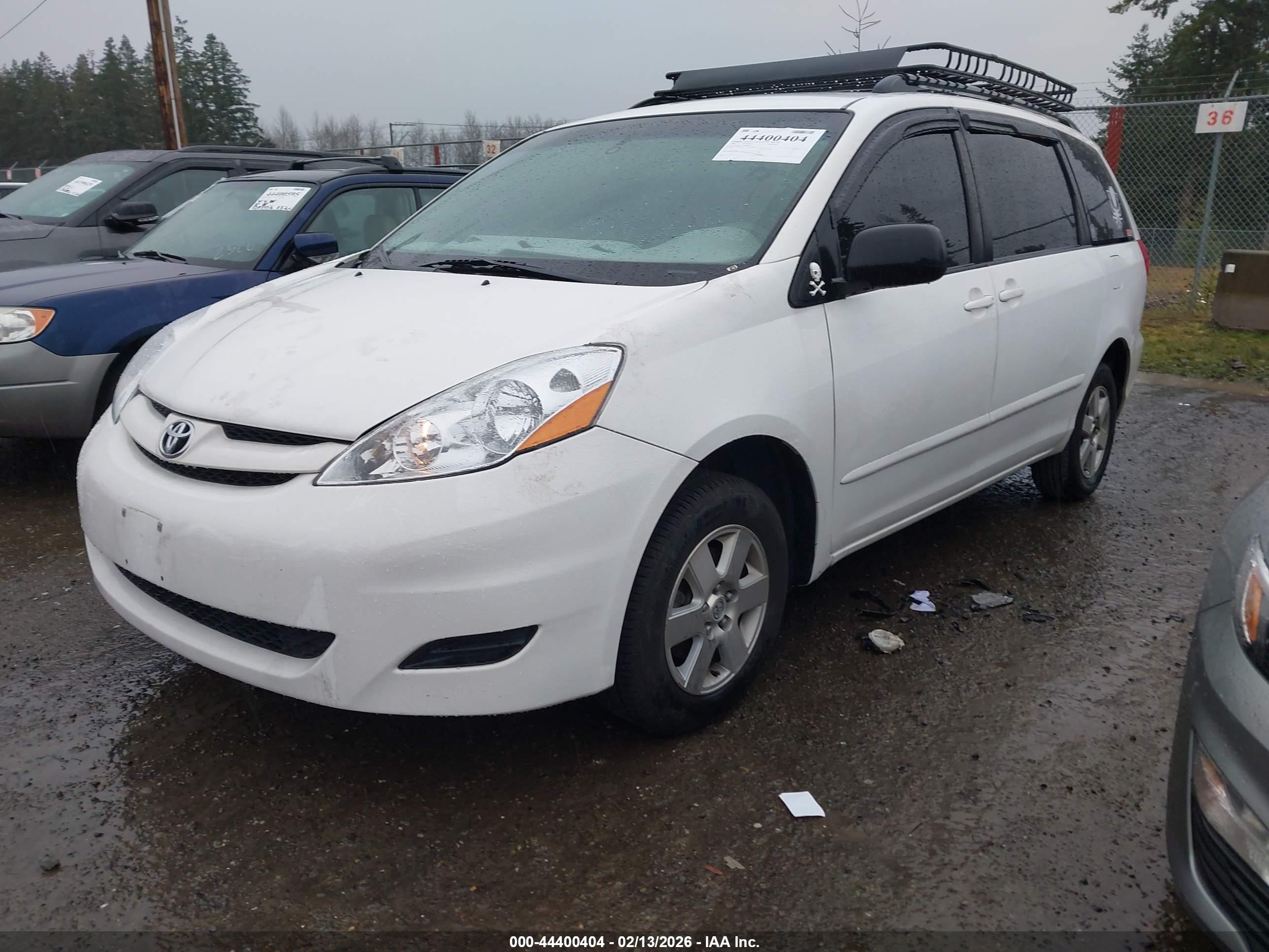 TOYOTA SIENNA image 2