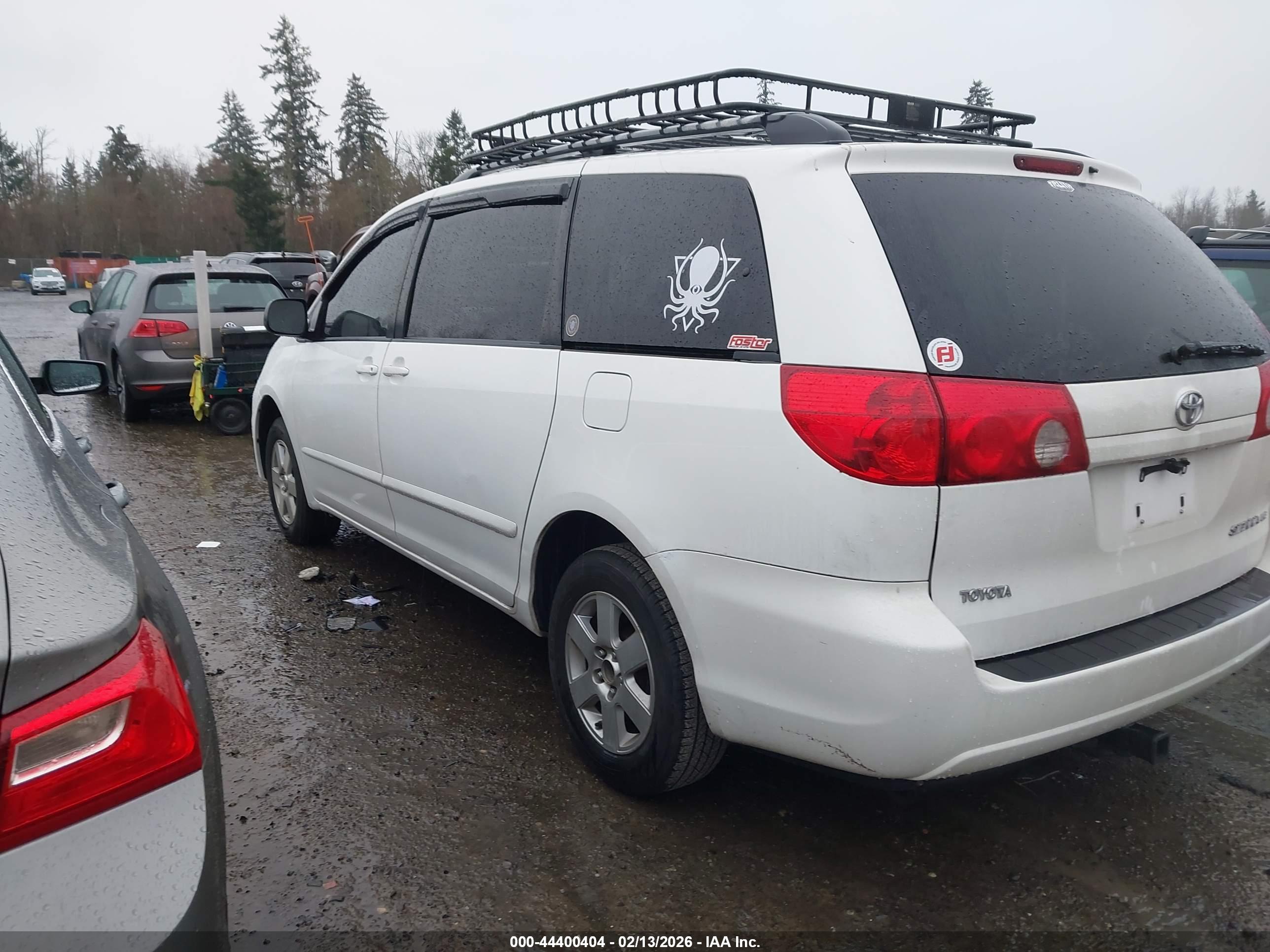 TOYOTA SIENNA image 3
