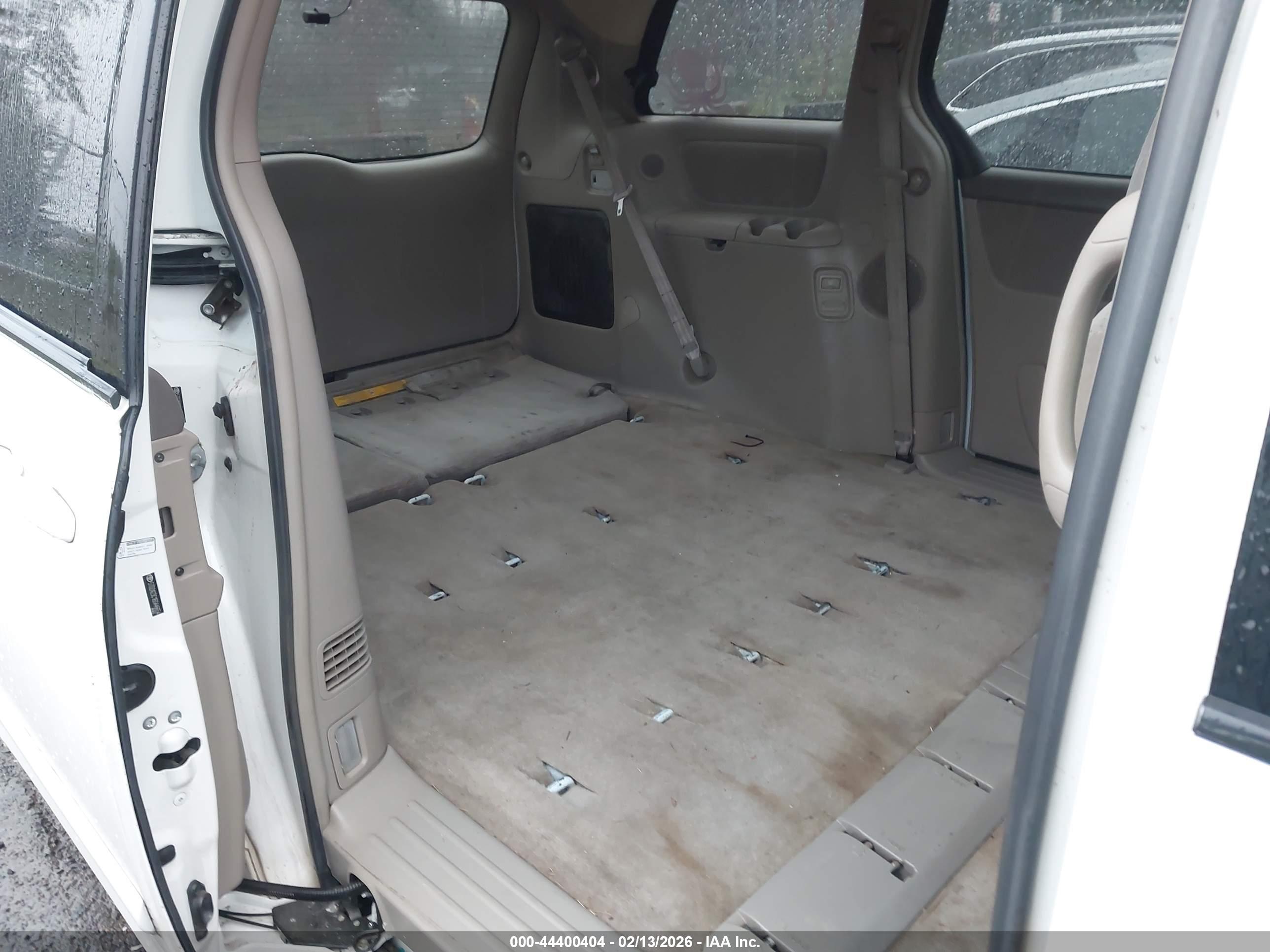 TOYOTA SIENNA image 8