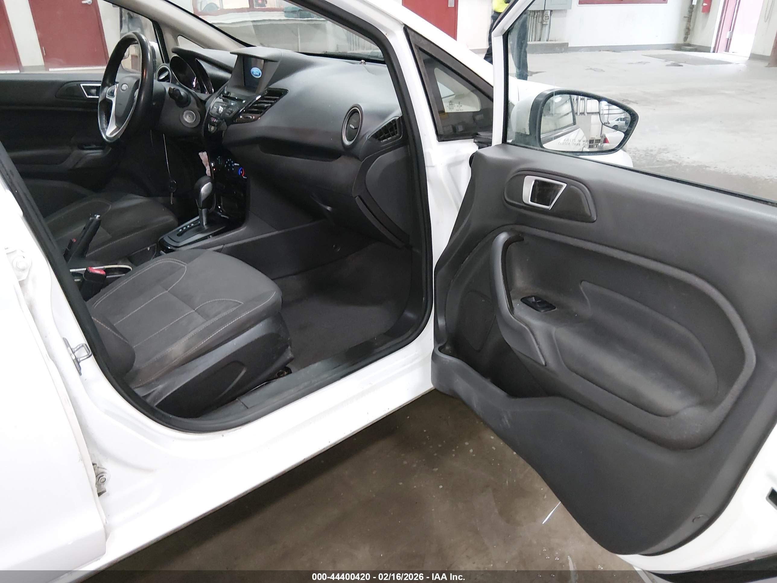 FORD FIESTA image 5