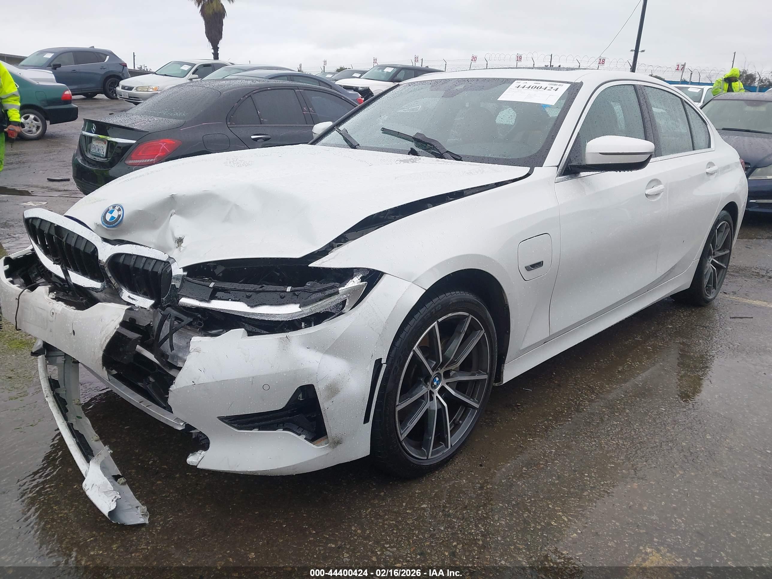 BMW 330E image 2