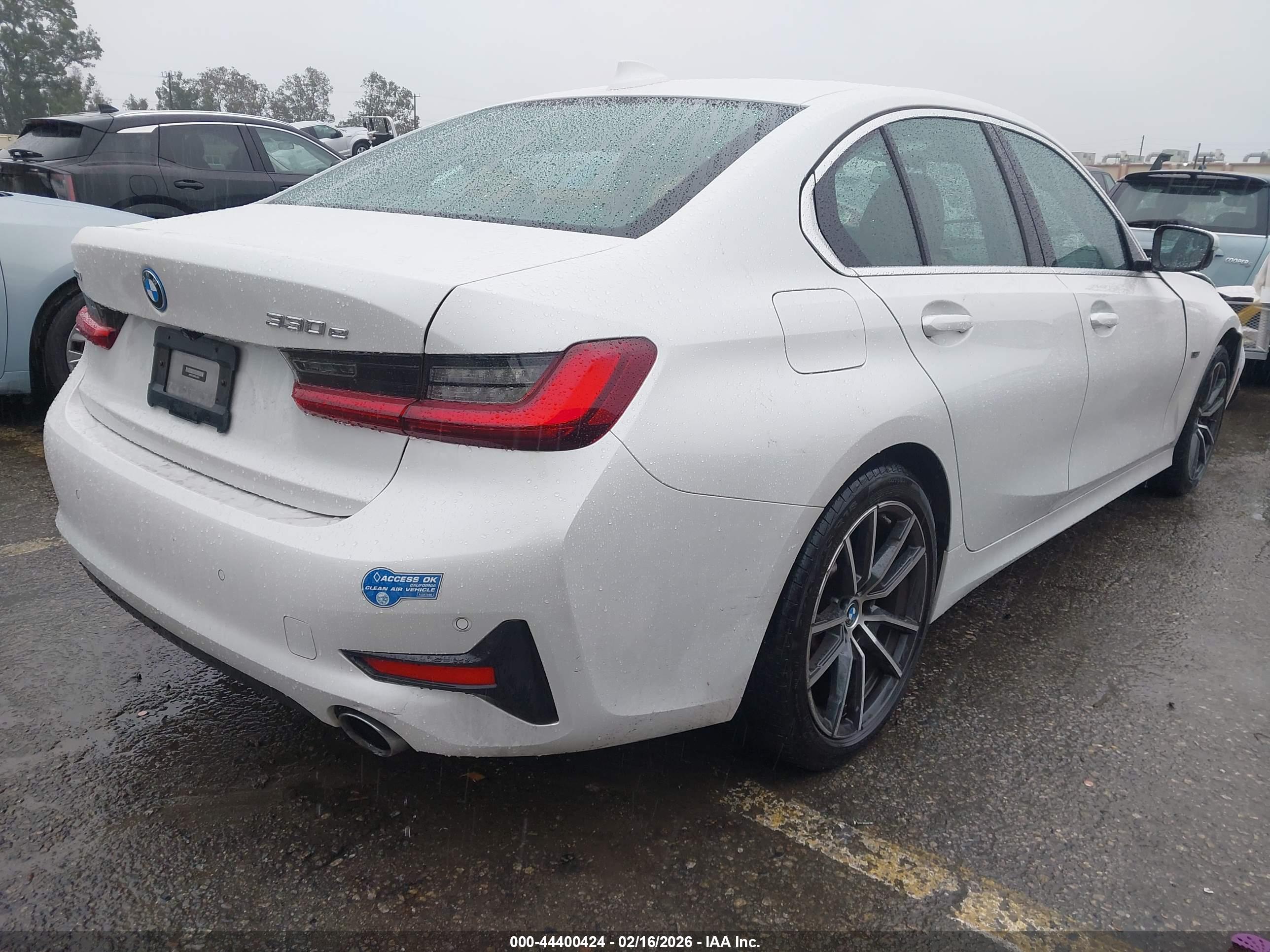BMW 330E image 4