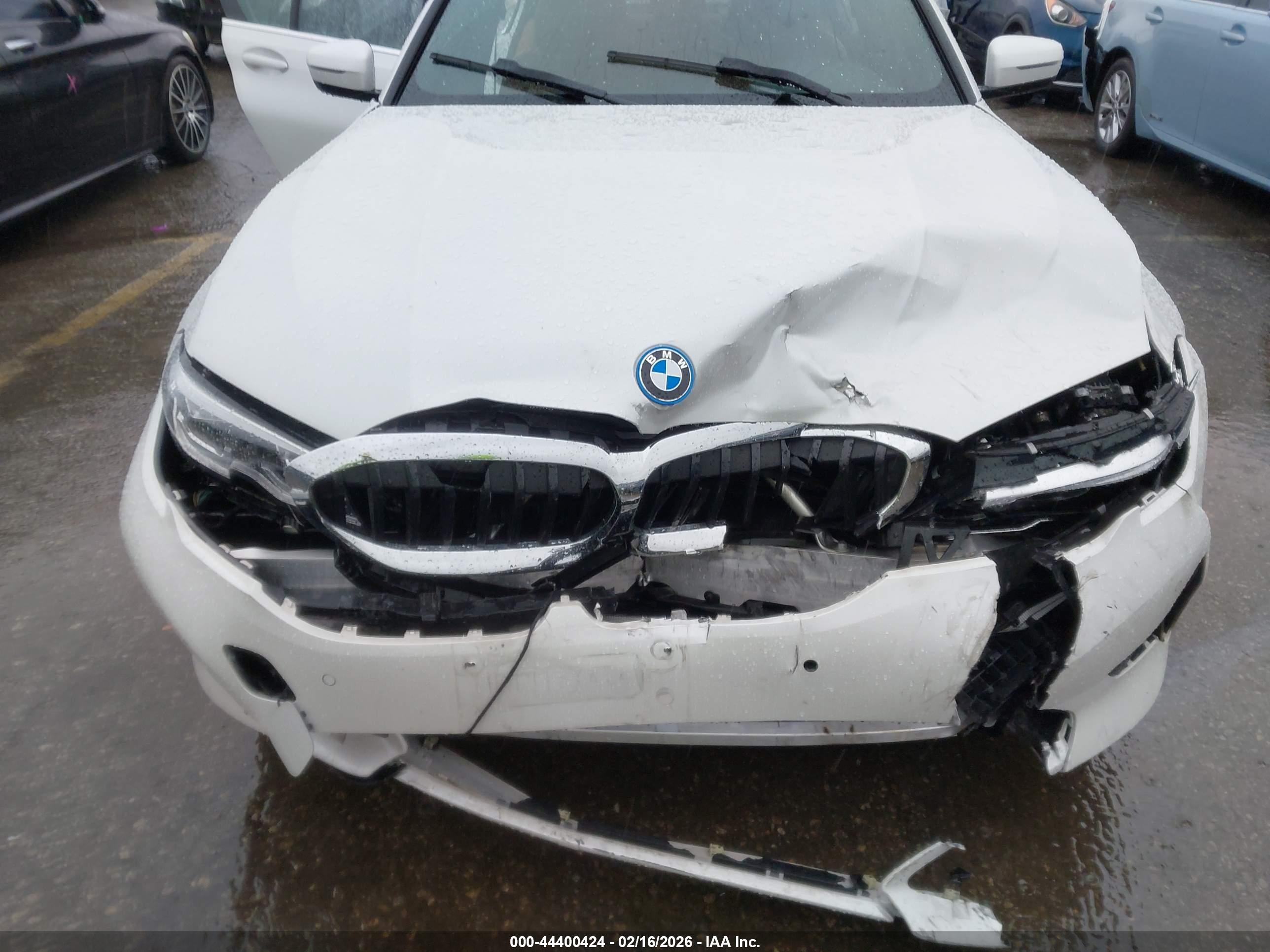 BMW 330E image 6