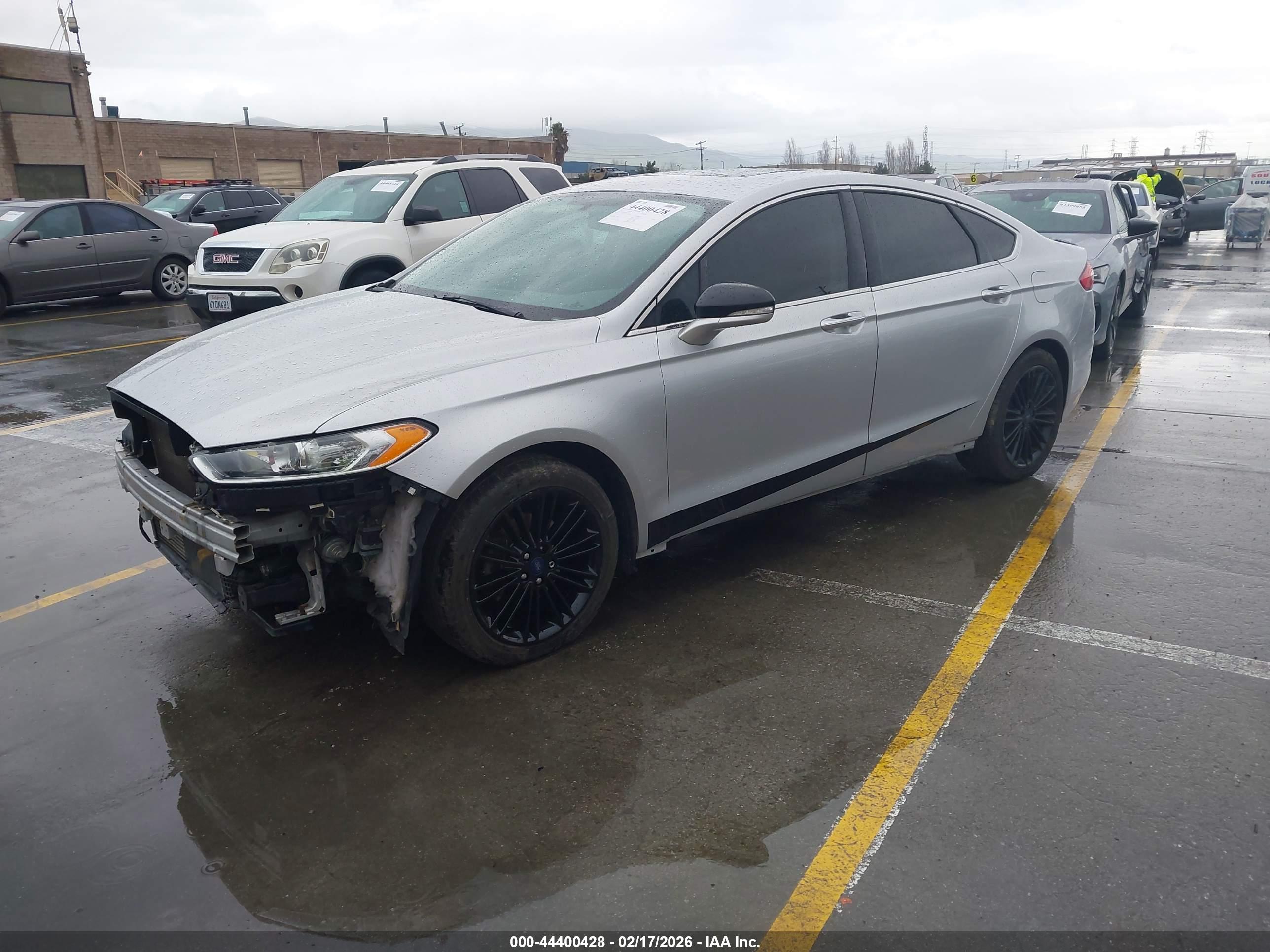 FORD FUSION image 2