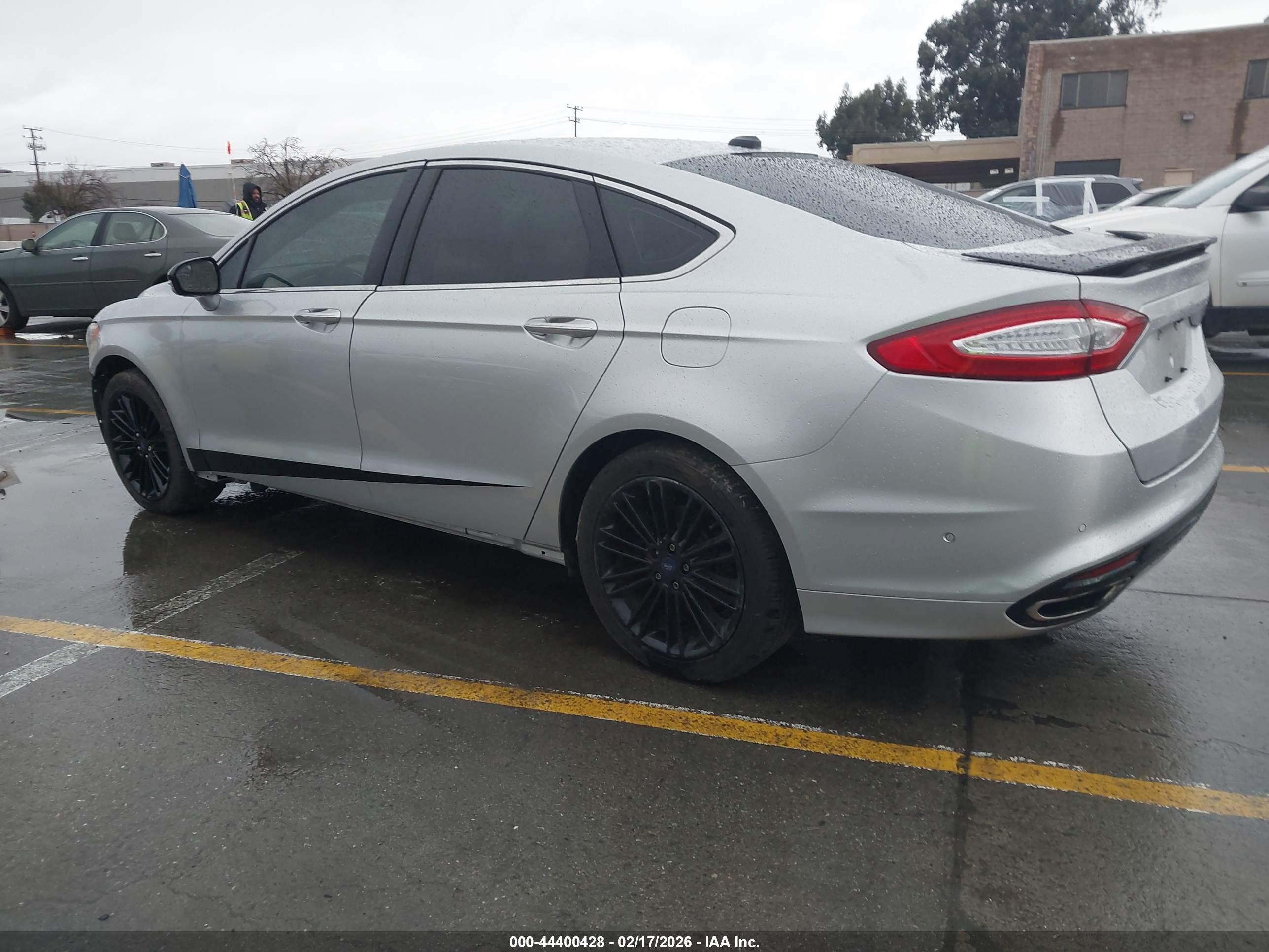 FORD FUSION image 3