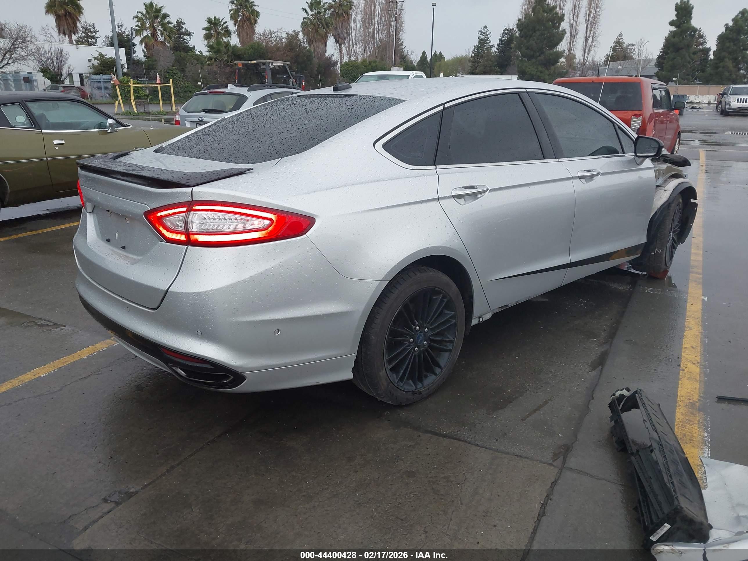 FORD FUSION image 4