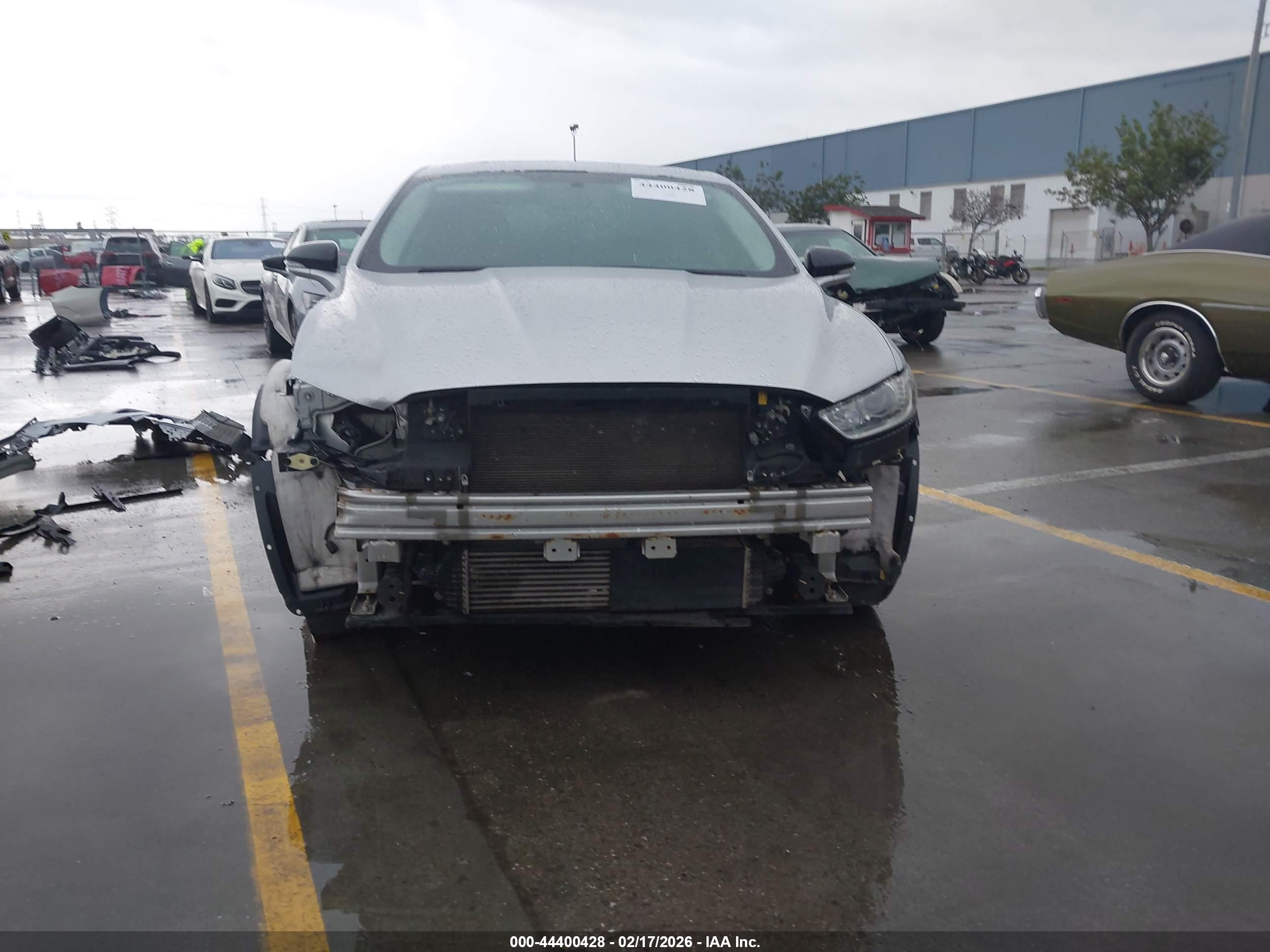 FORD FUSION image 6