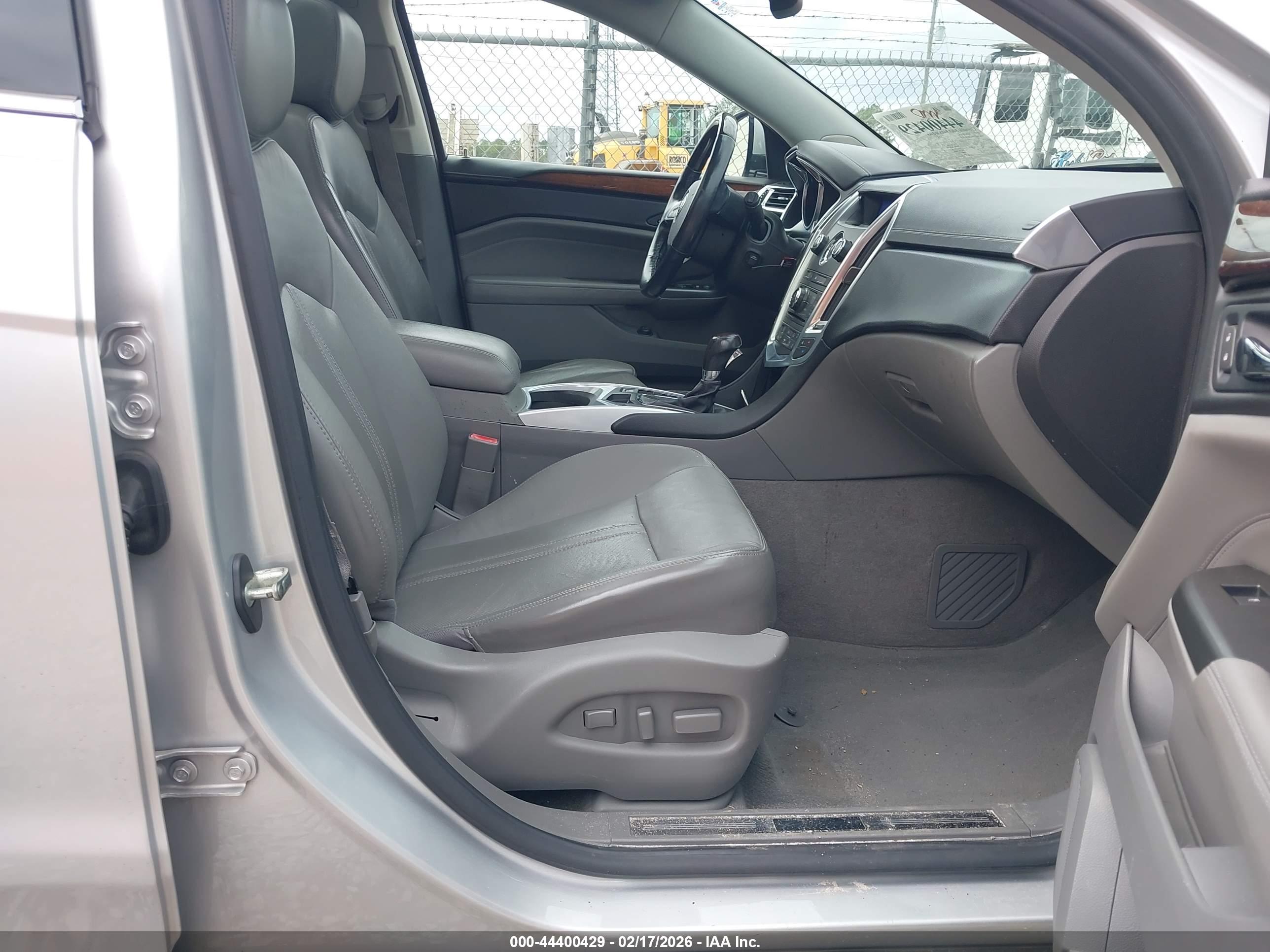 CADILLAC SRX image 5
