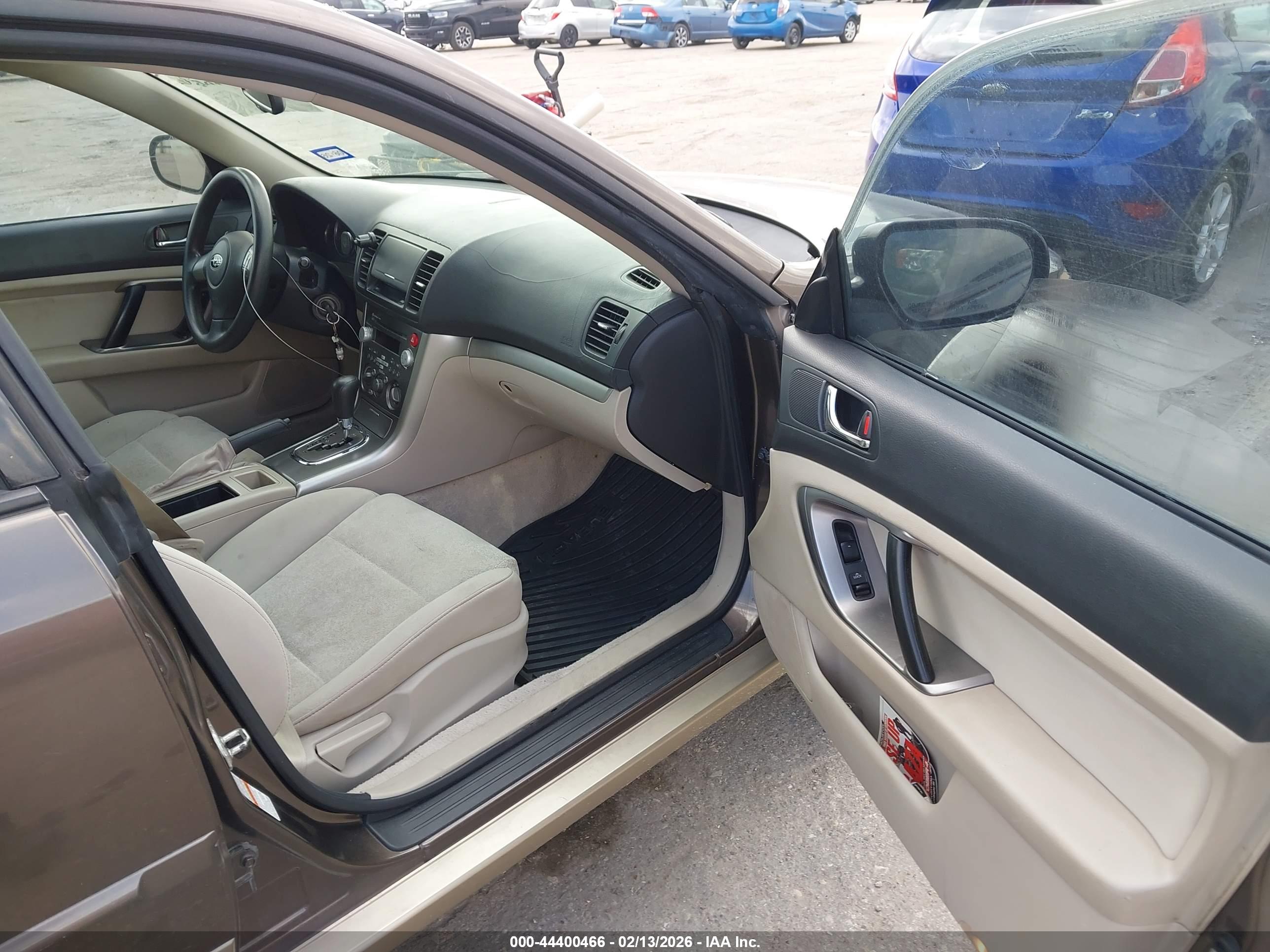 SUBARU OUTBACK image 5