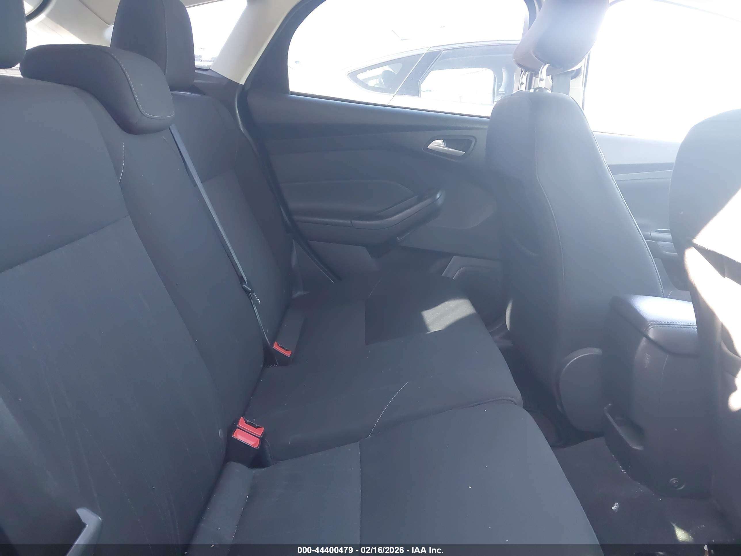 FORD FOCUS image 8
