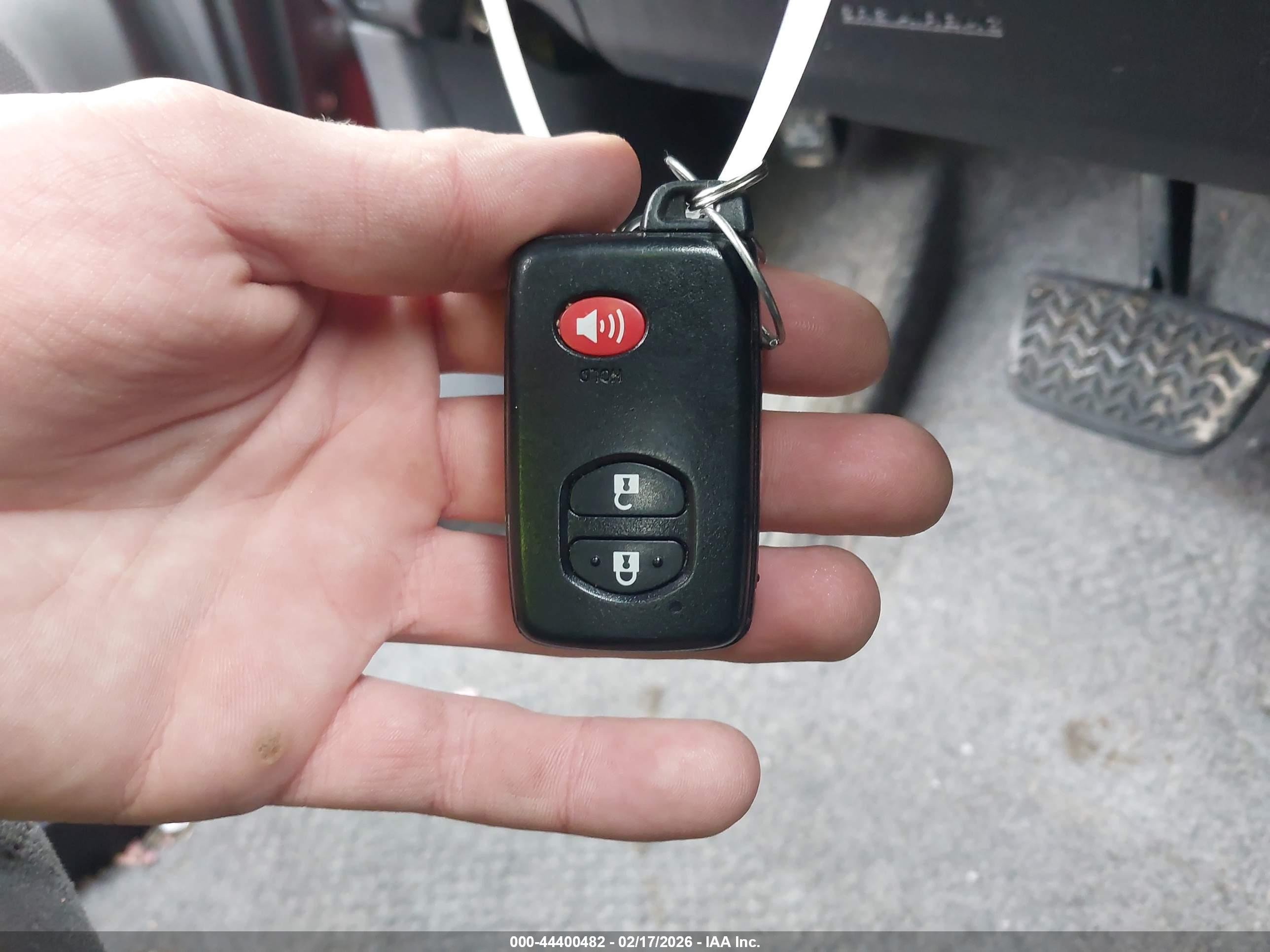 TOYOTA PRIUS image 11