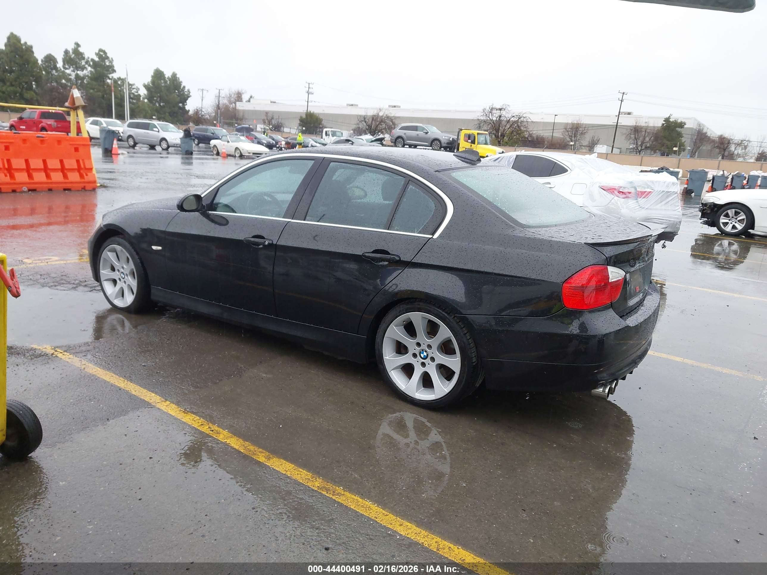 BMW 330I image 3