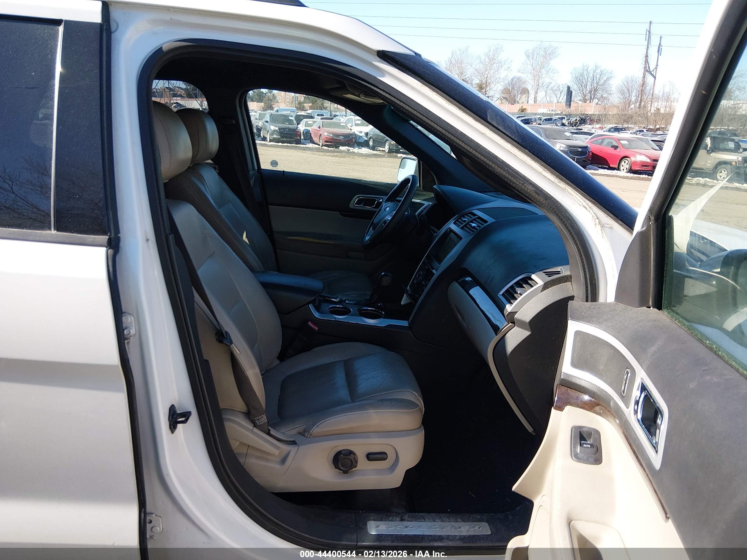 FORD EXPLORER image 5