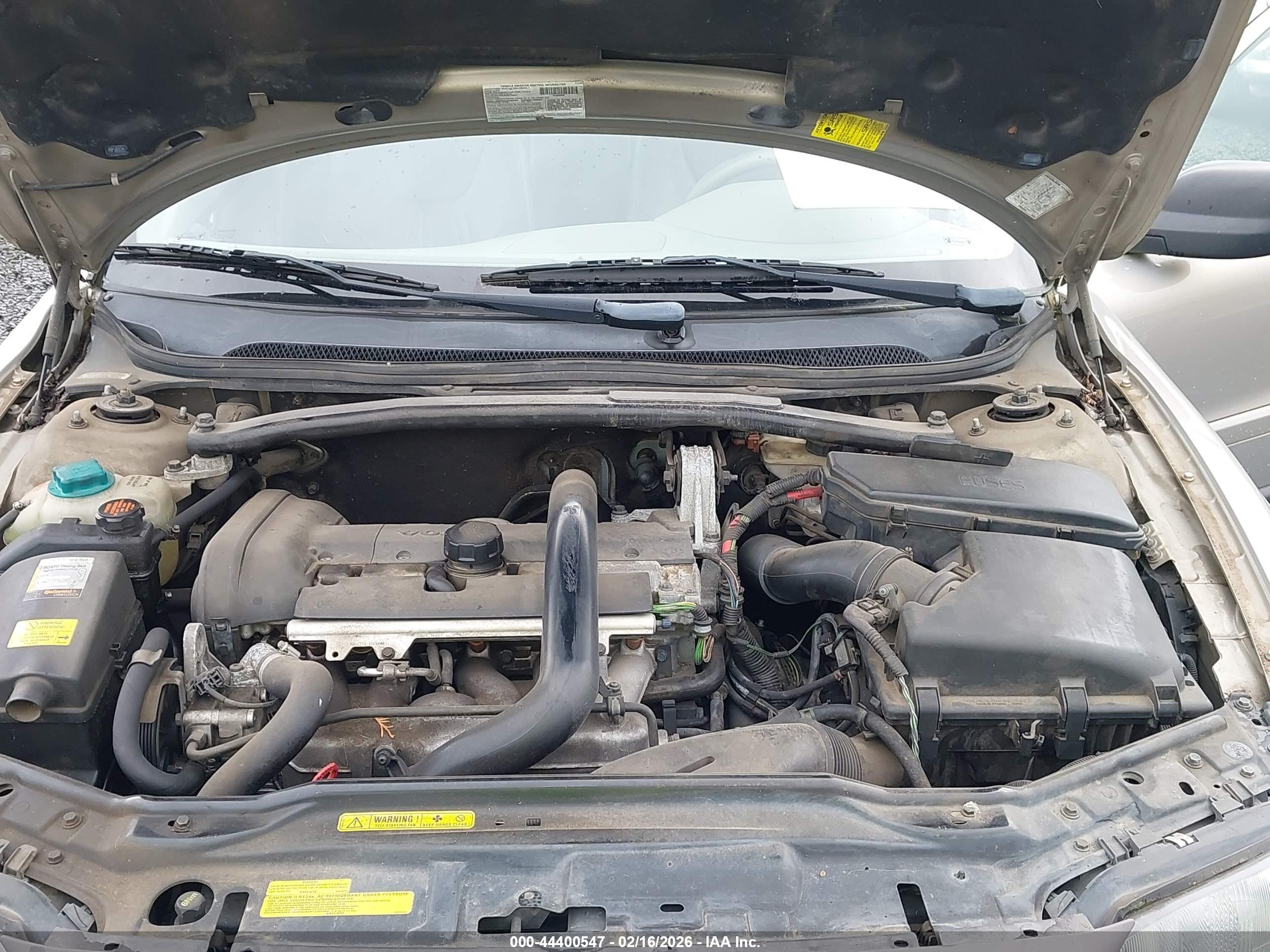 VOLVO V70 image 10
