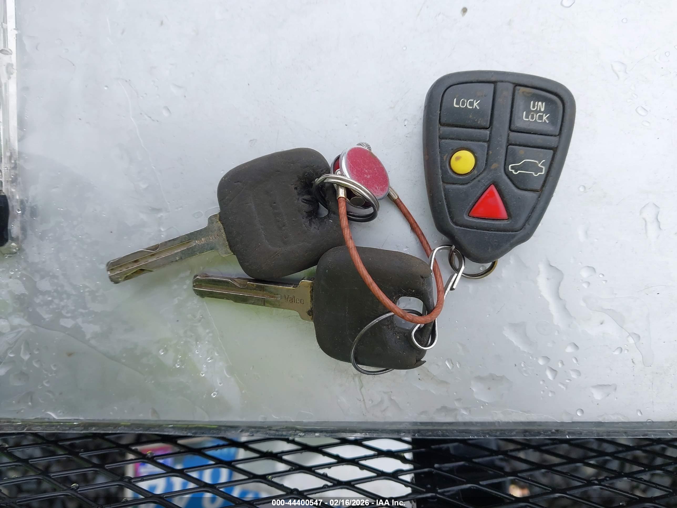VOLVO V70 image 11