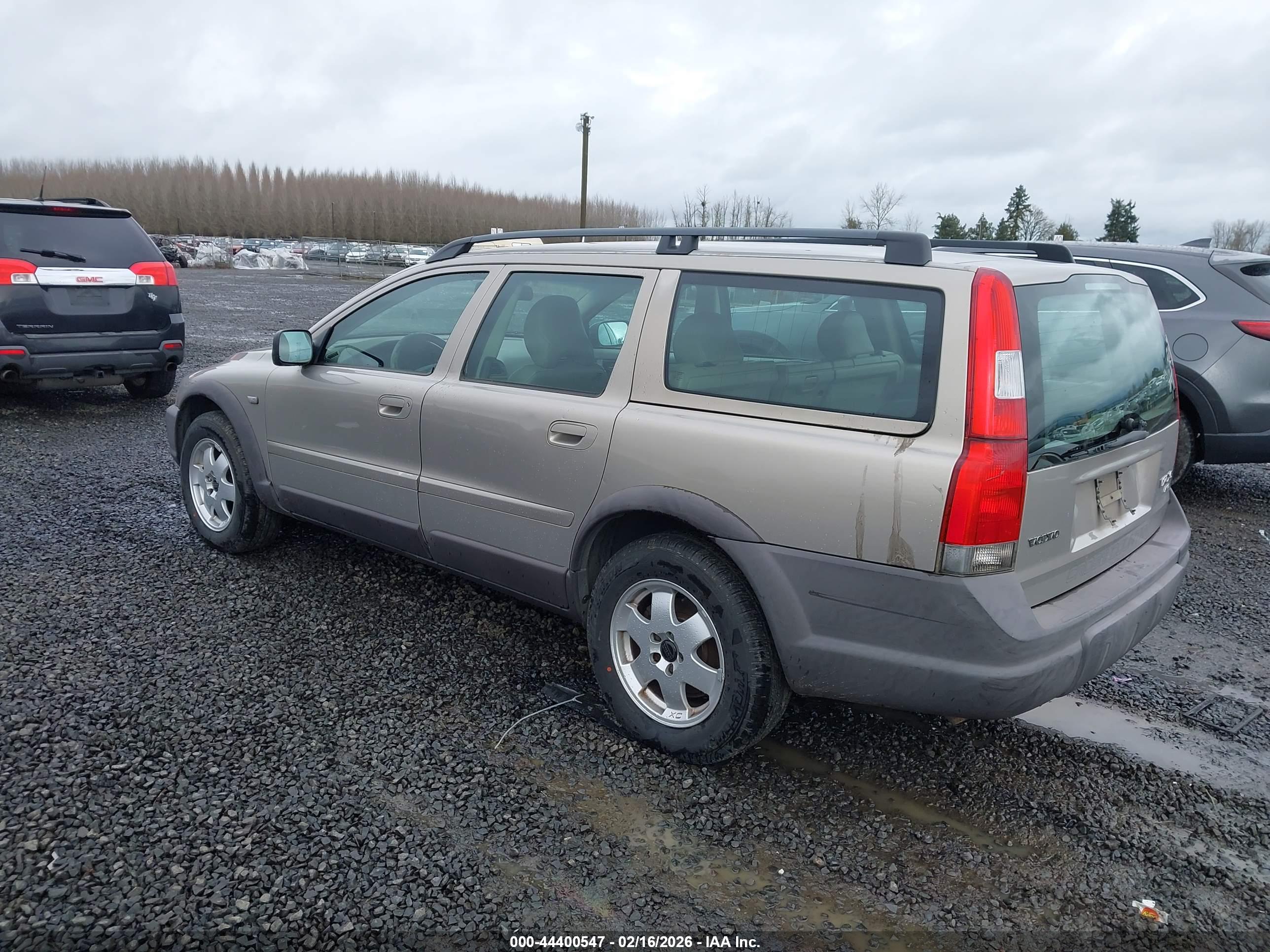 VOLVO V70 image 3
