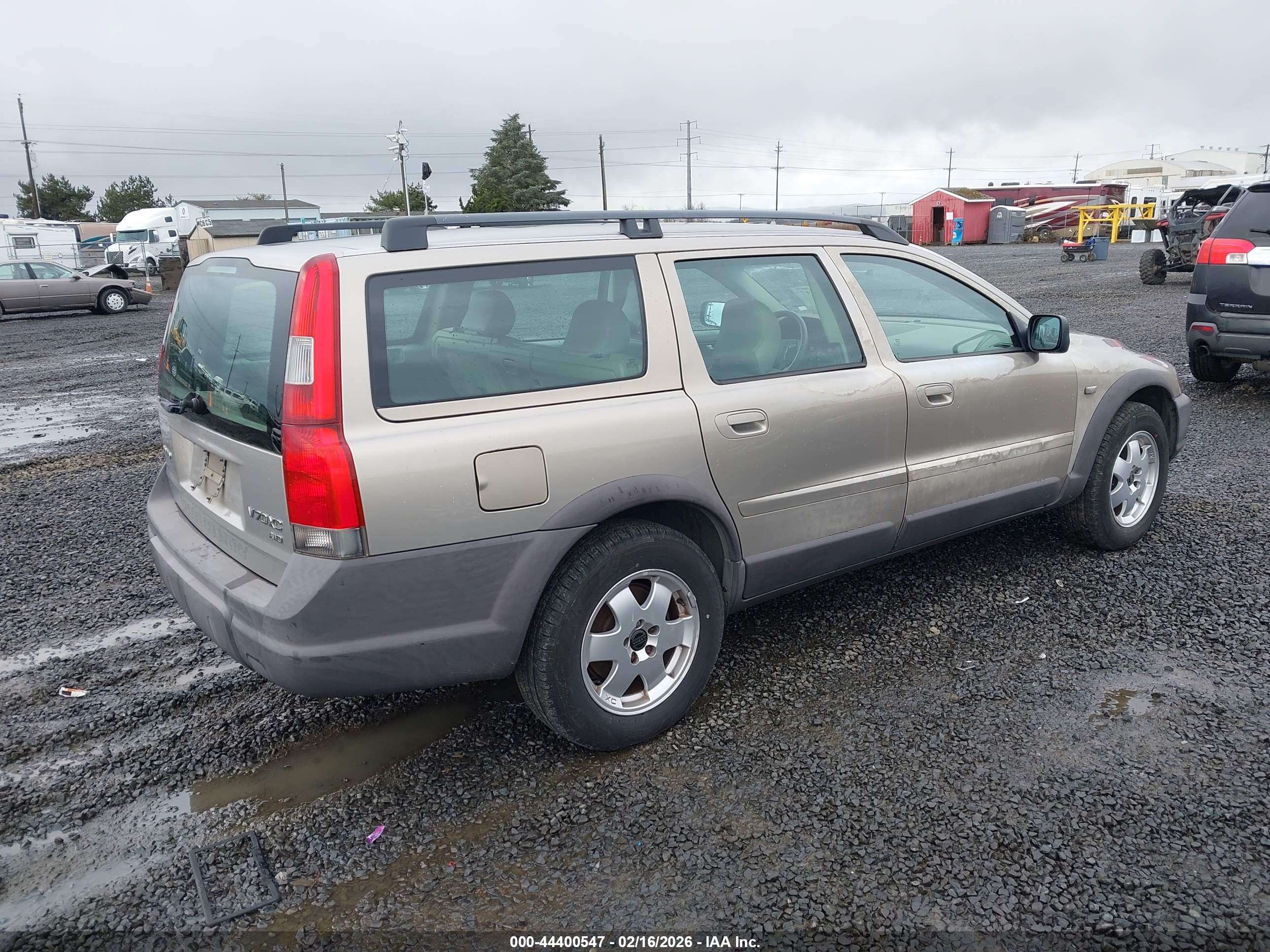 VOLVO V70 image 4