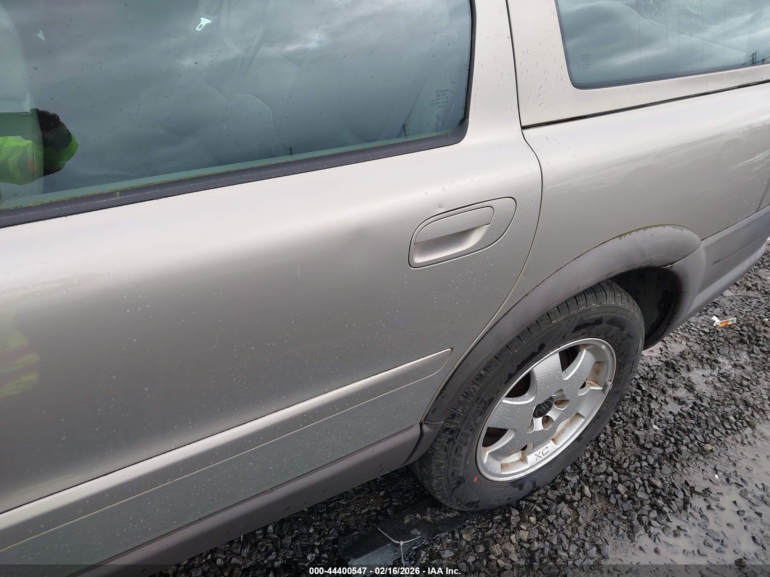 VOLVO V70 image 6