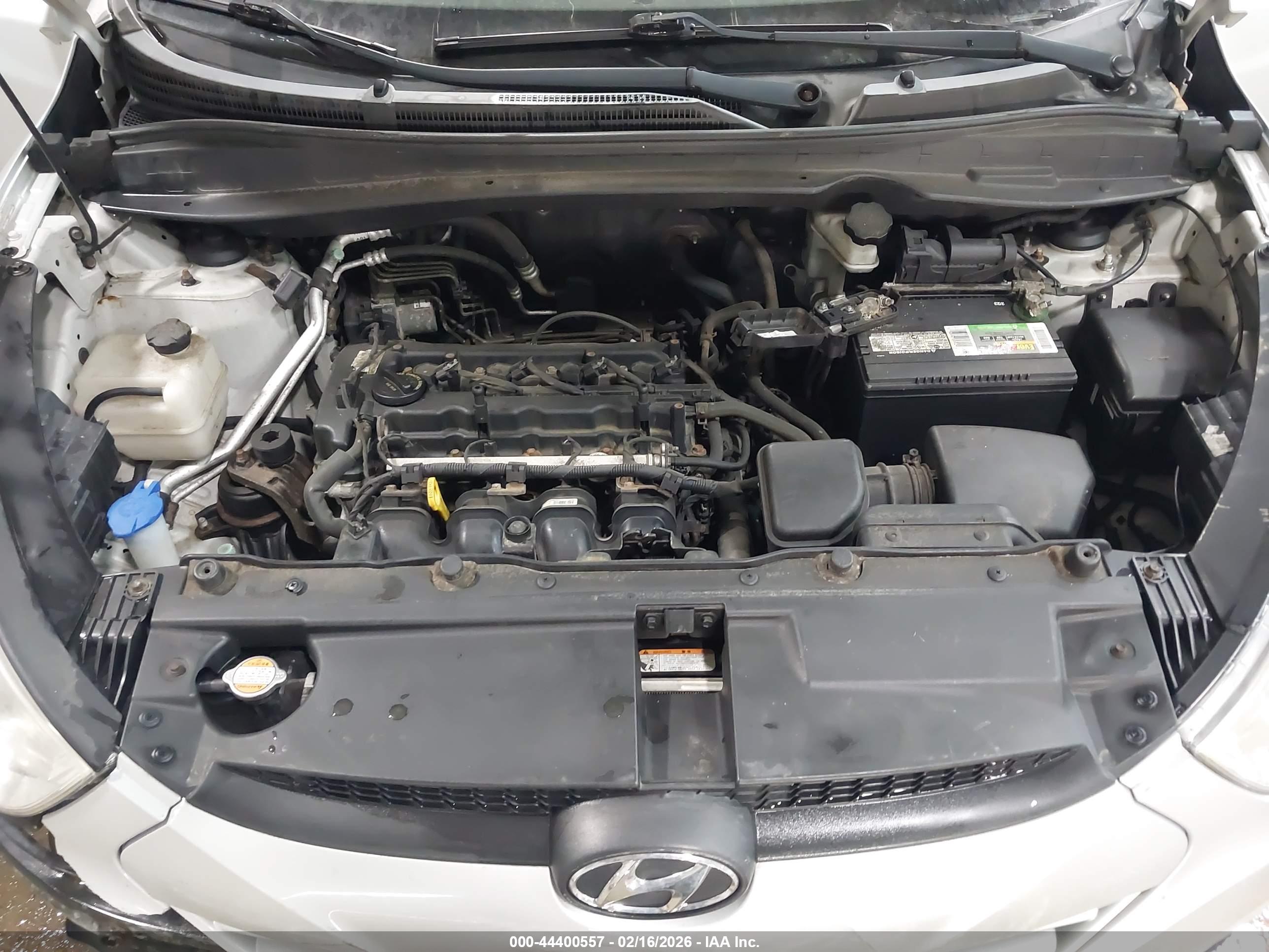 HYUNDAI TUCSON image 10