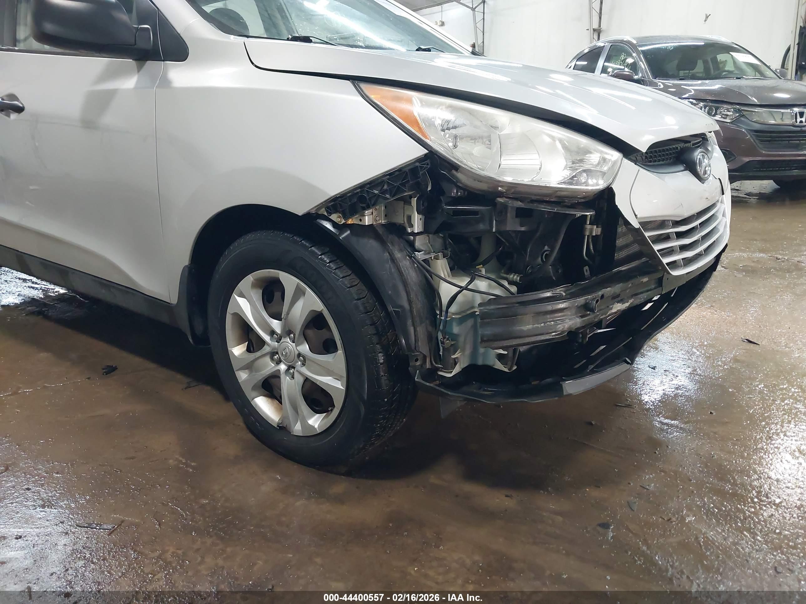 HYUNDAI TUCSON image 6