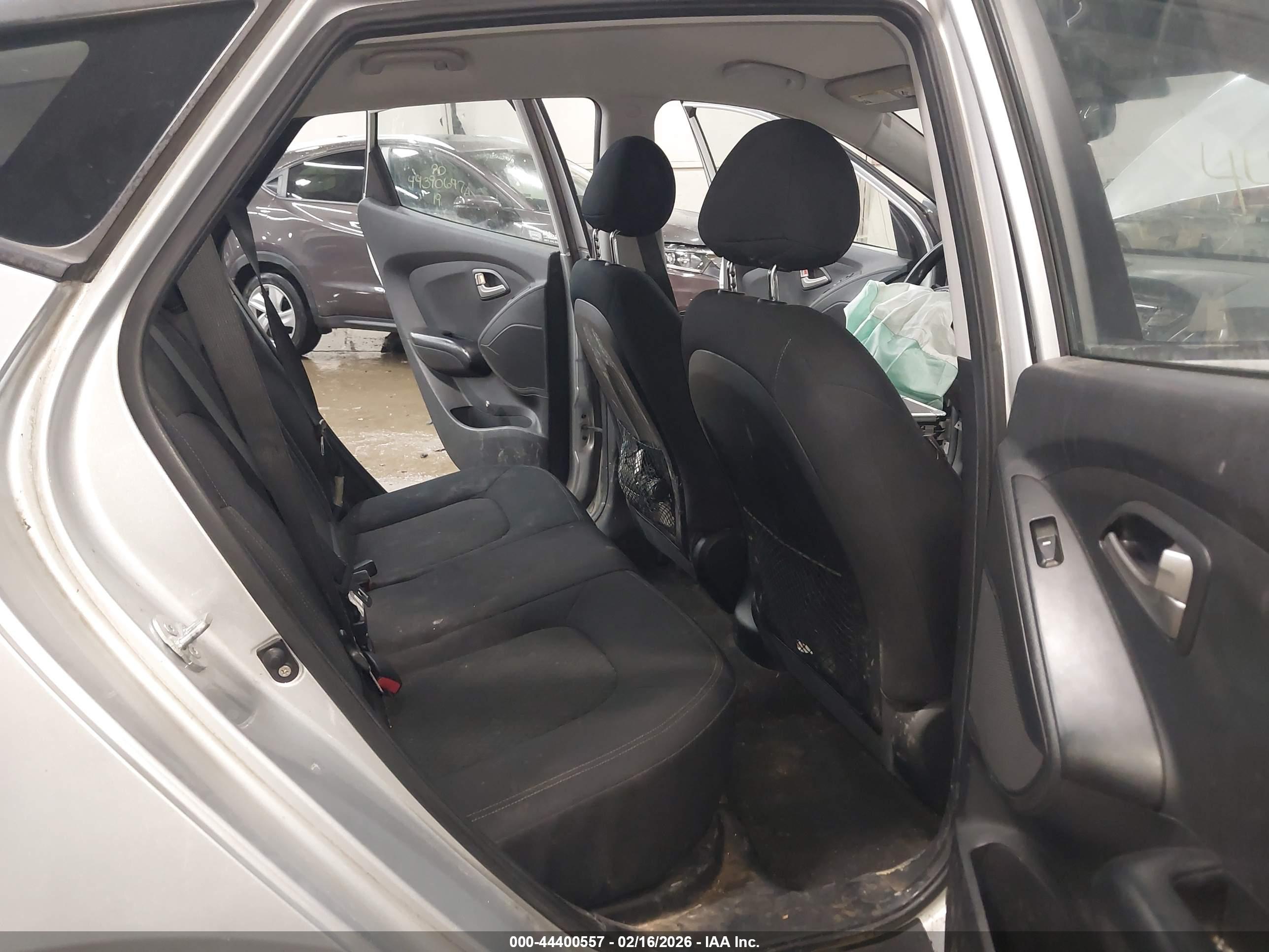 HYUNDAI TUCSON image 8