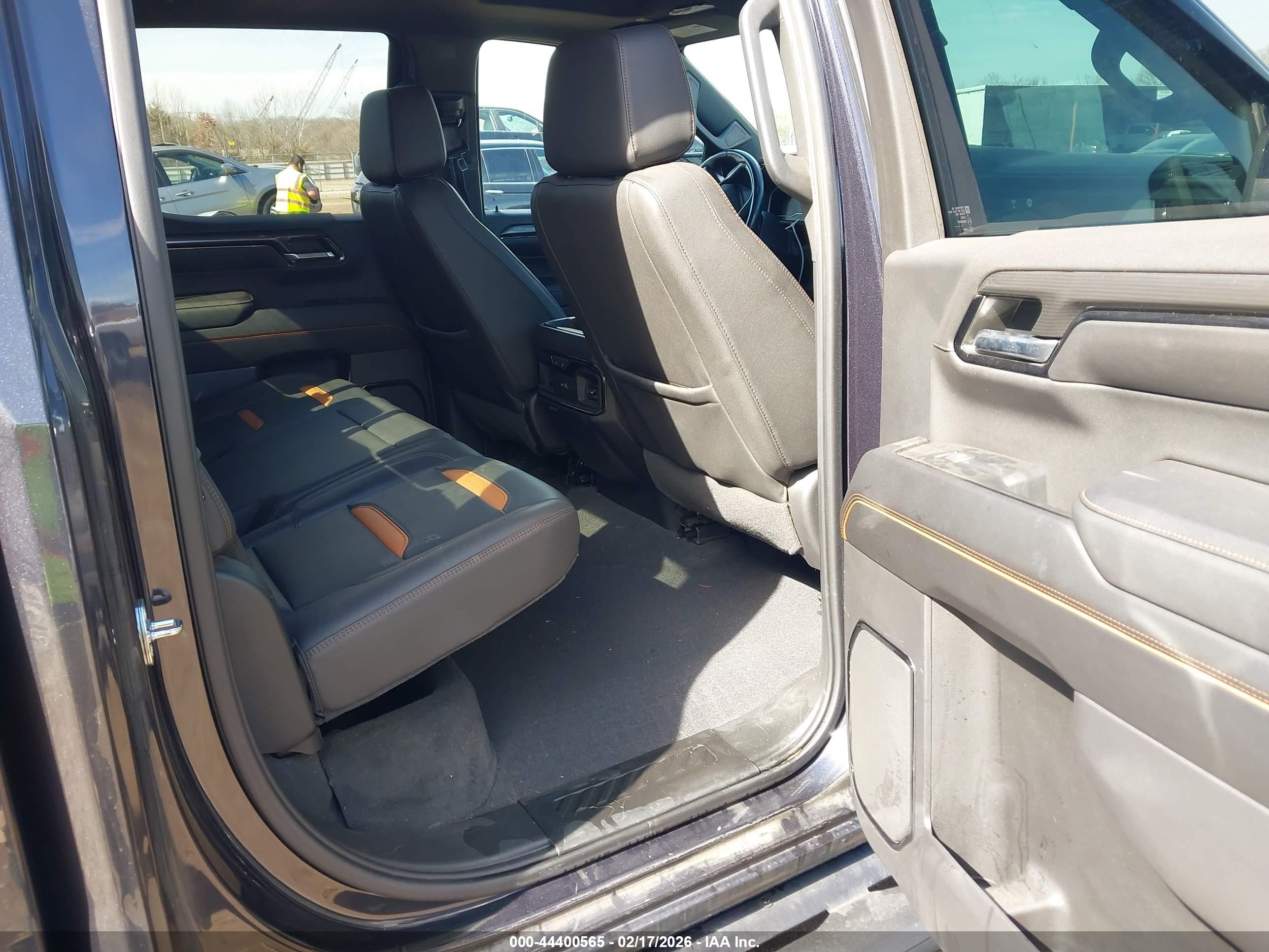 GMC SIERRA image 8