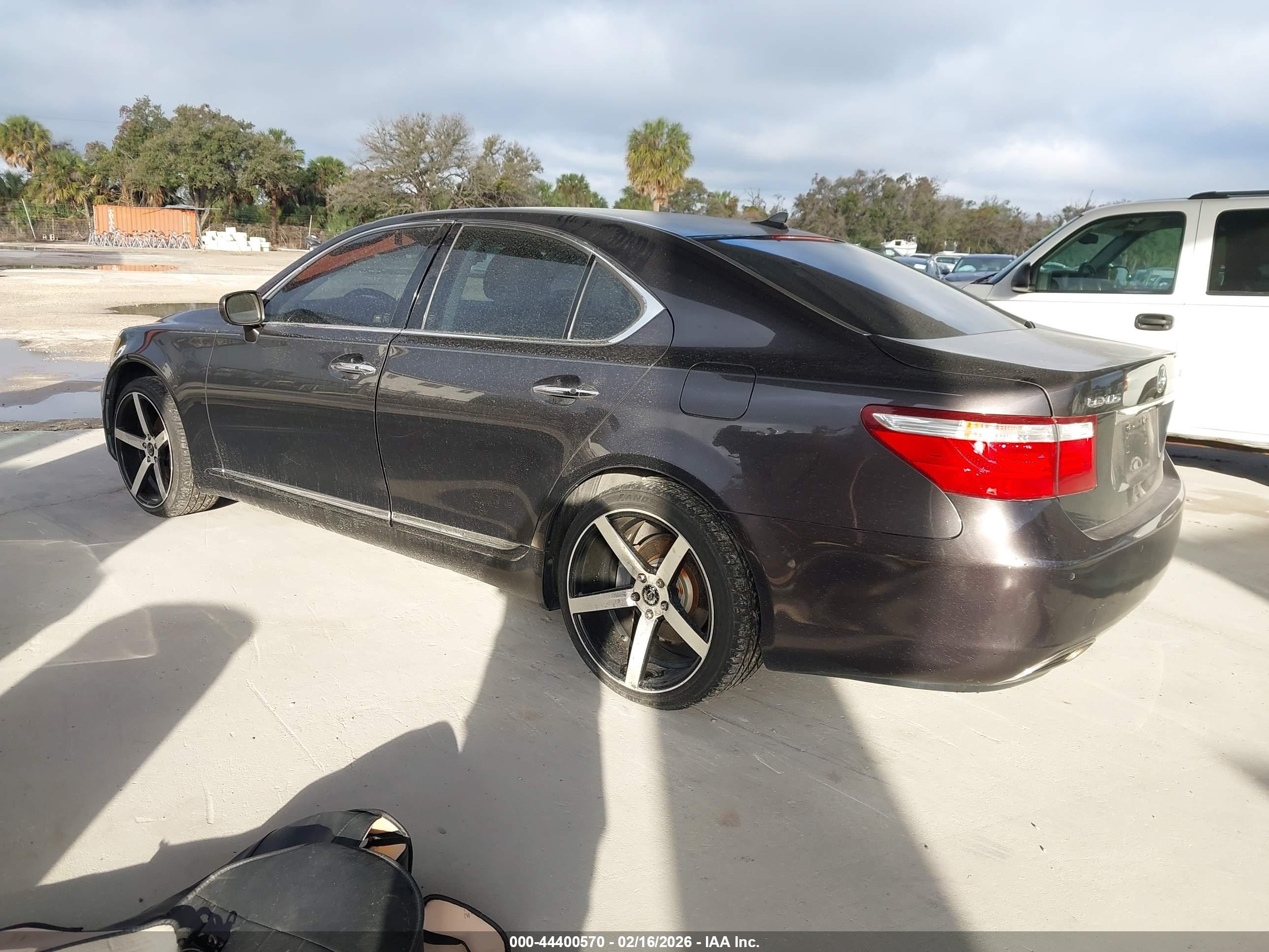 LEXUS LS image 3
