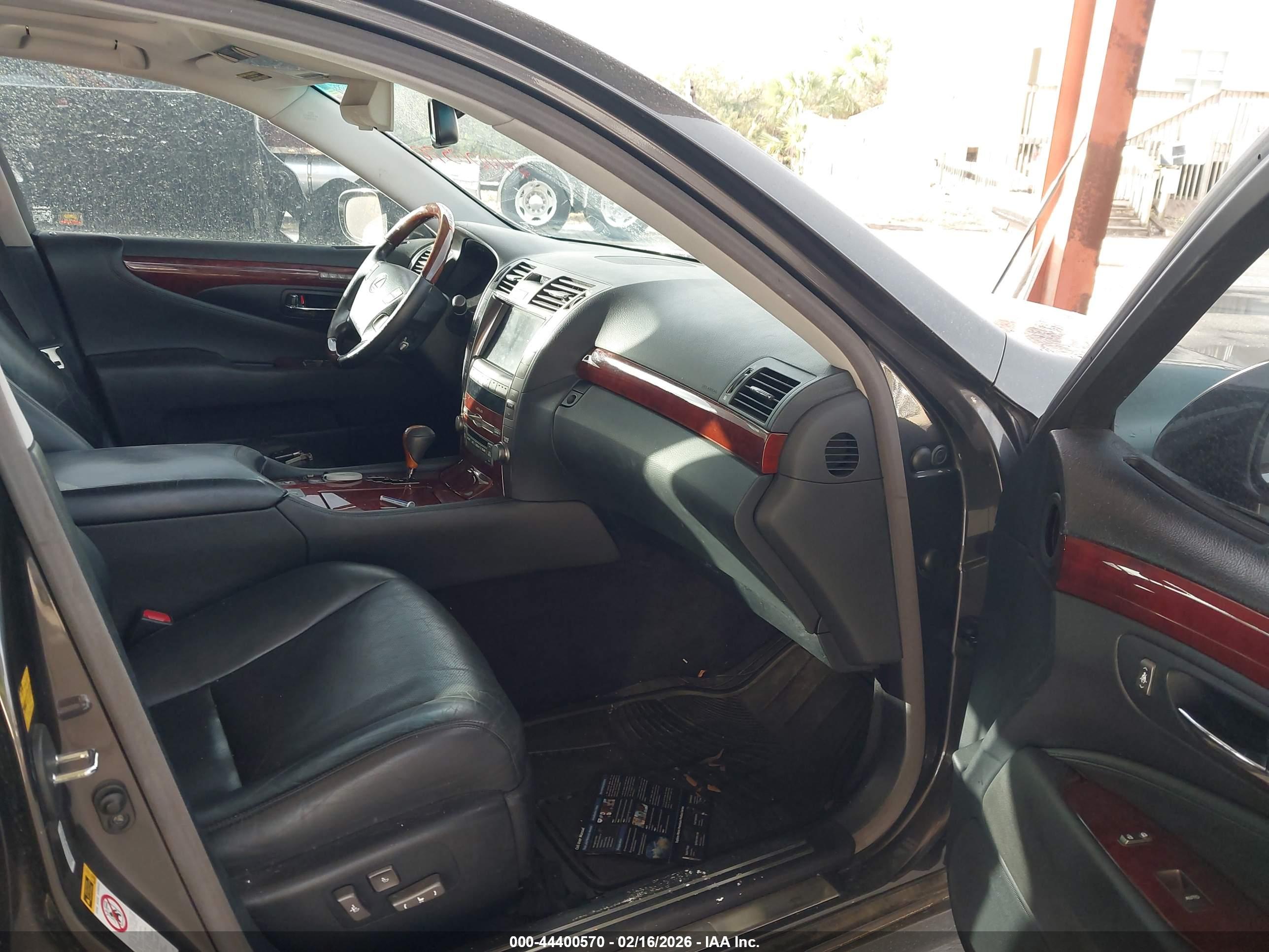 LEXUS LS image 5