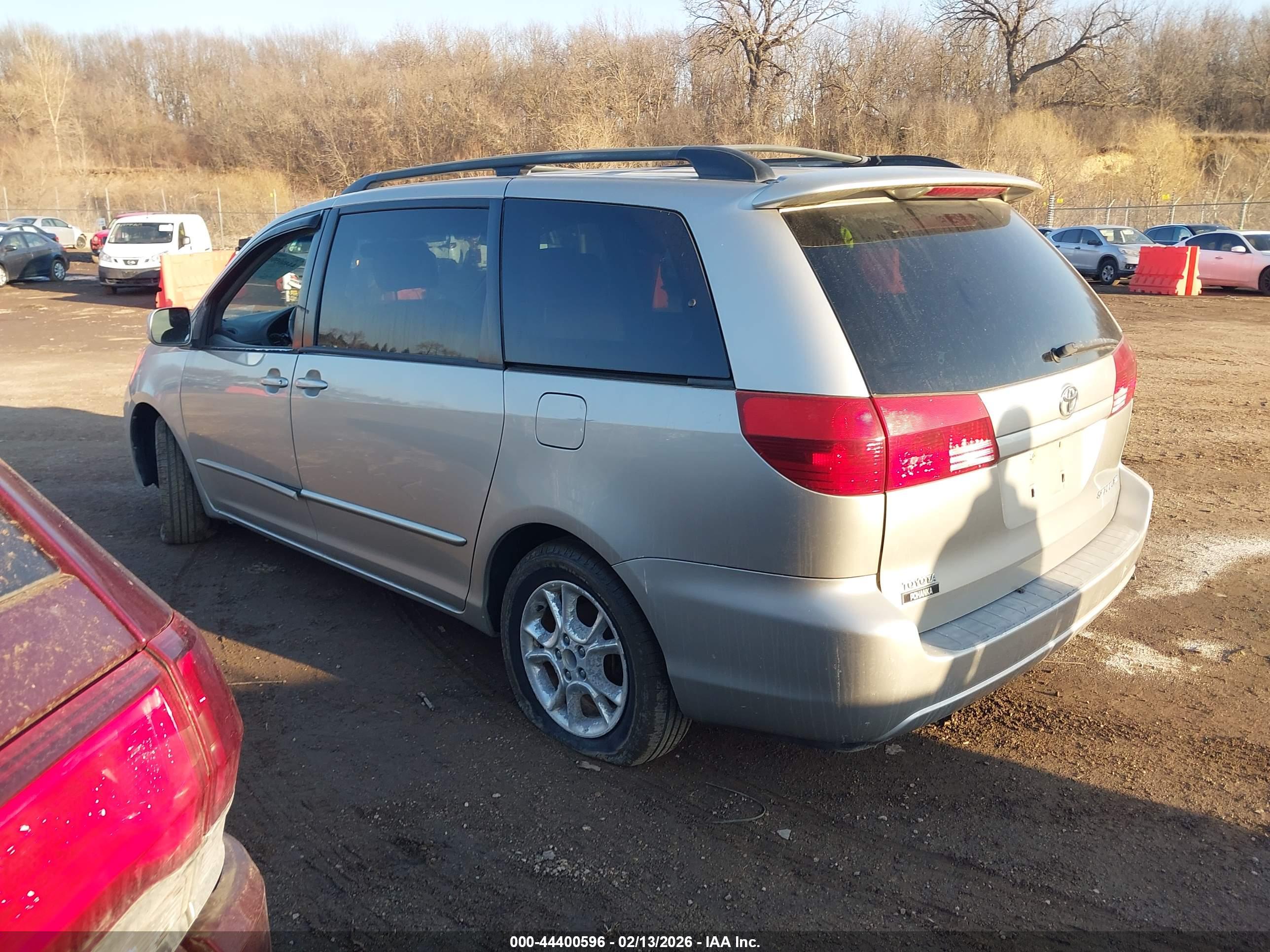 TOYOTA SIENNA image 3