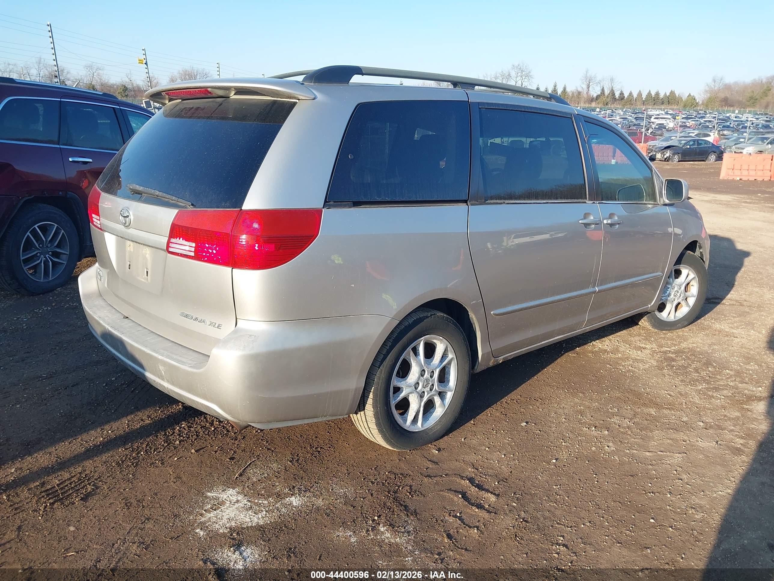 TOYOTA SIENNA image 4