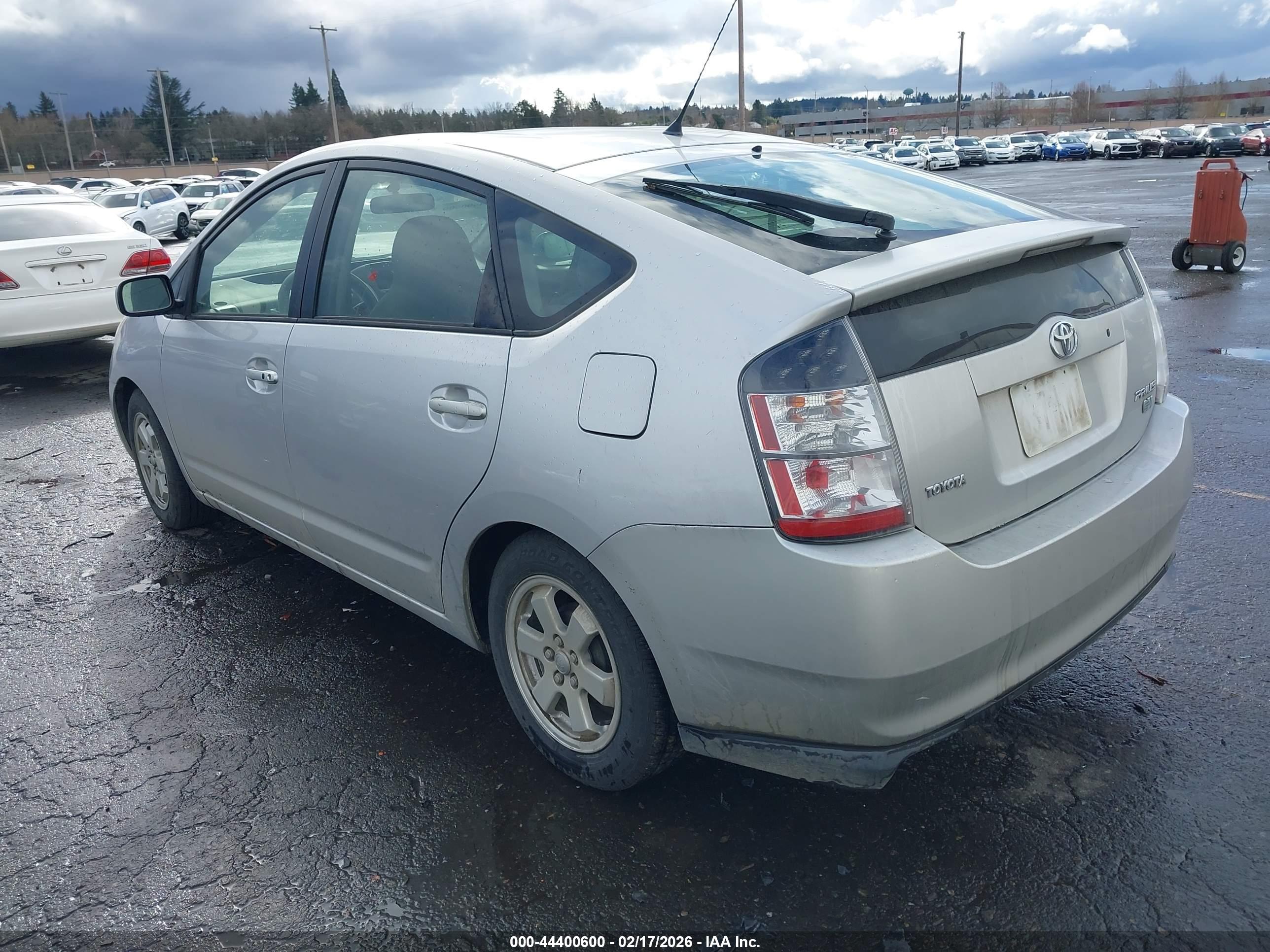 TOYOTA PRIUS image 3