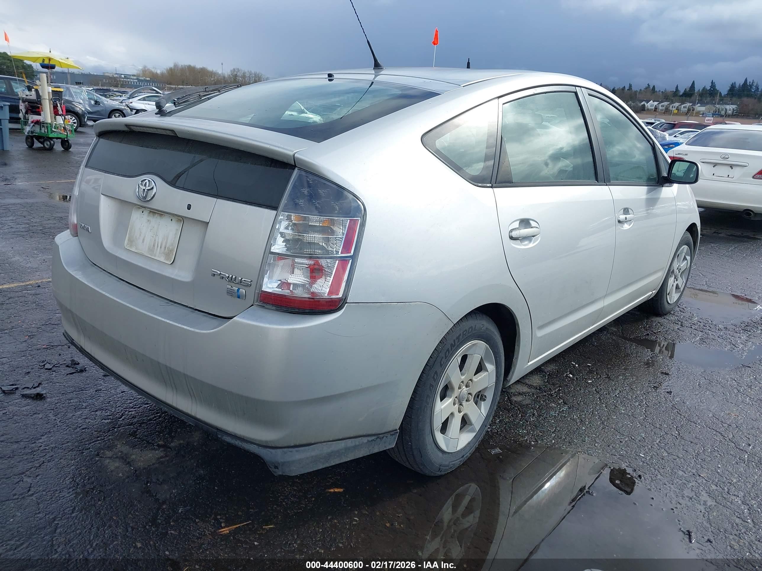TOYOTA PRIUS image 4