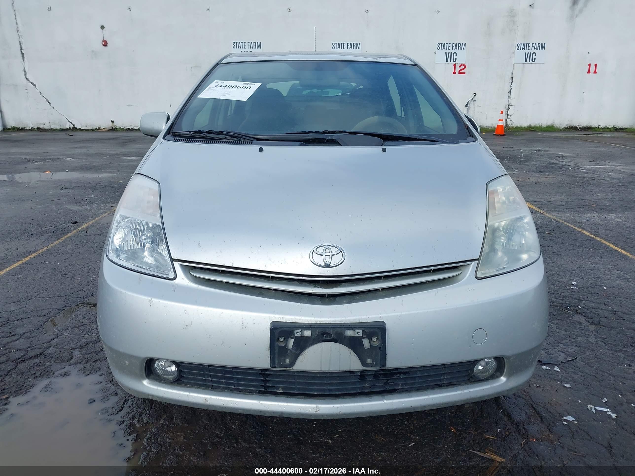 TOYOTA PRIUS image 6