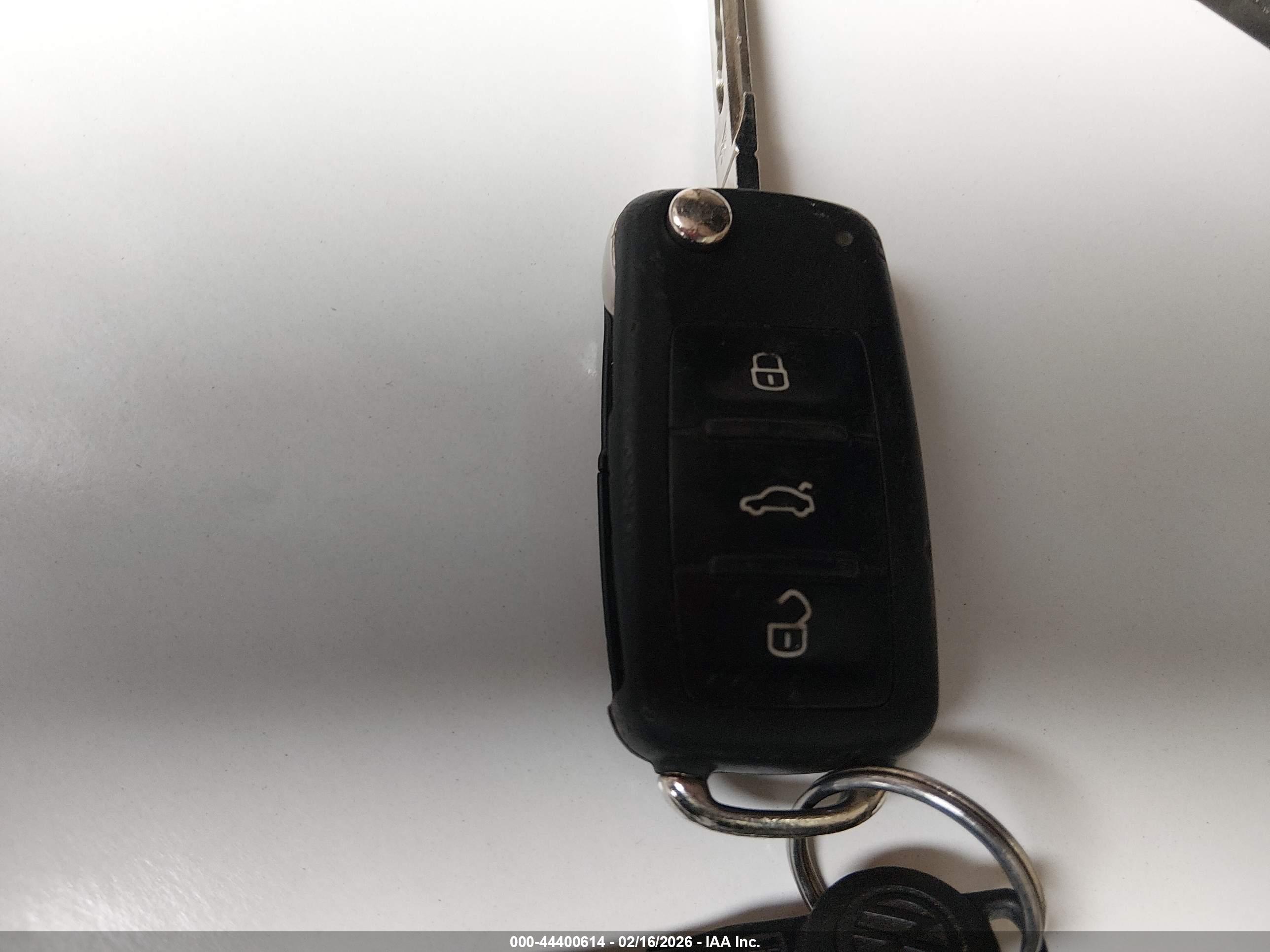 VOLKSWAGEN PASSAT image 11