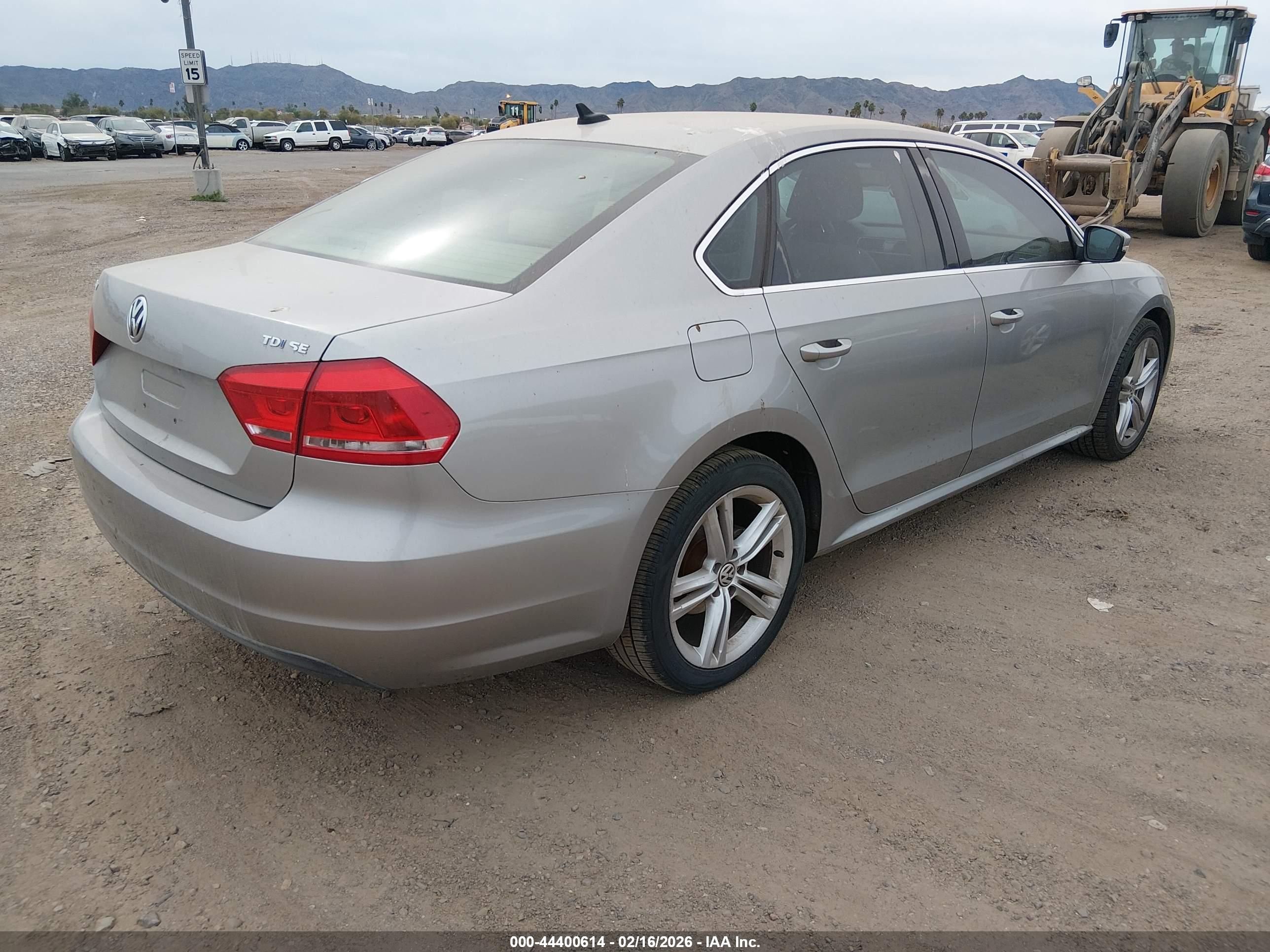 VOLKSWAGEN PASSAT image 4