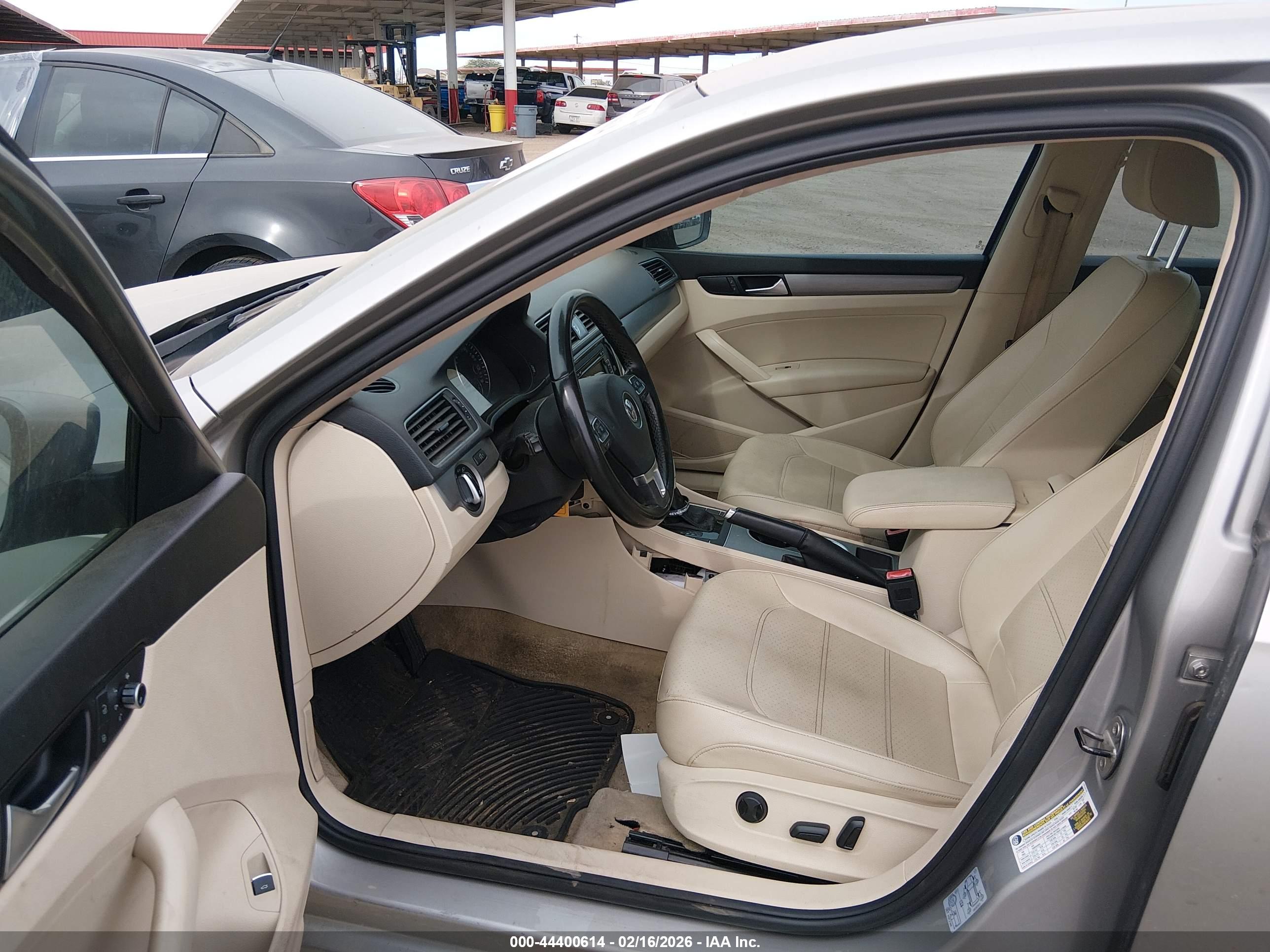 VOLKSWAGEN PASSAT image 5