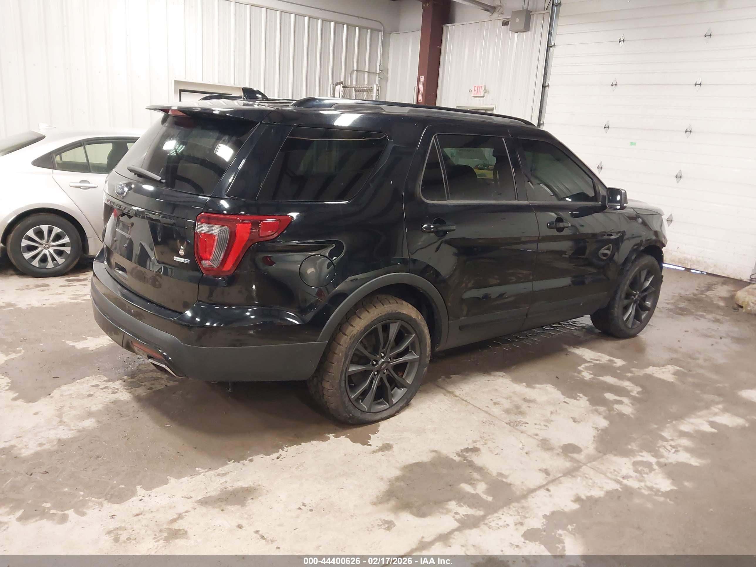 FORD EXPLORER image 4