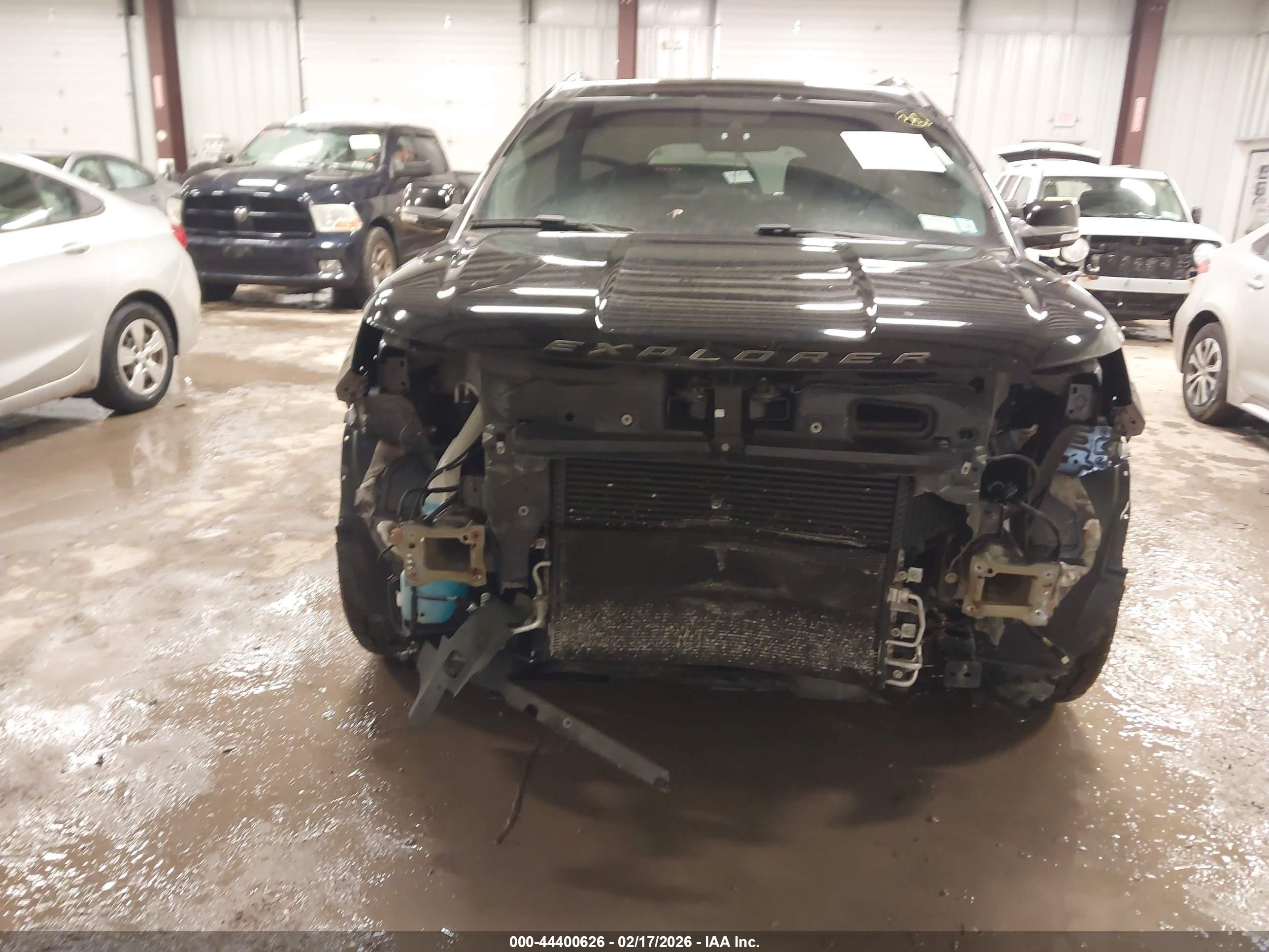 FORD EXPLORER image 6