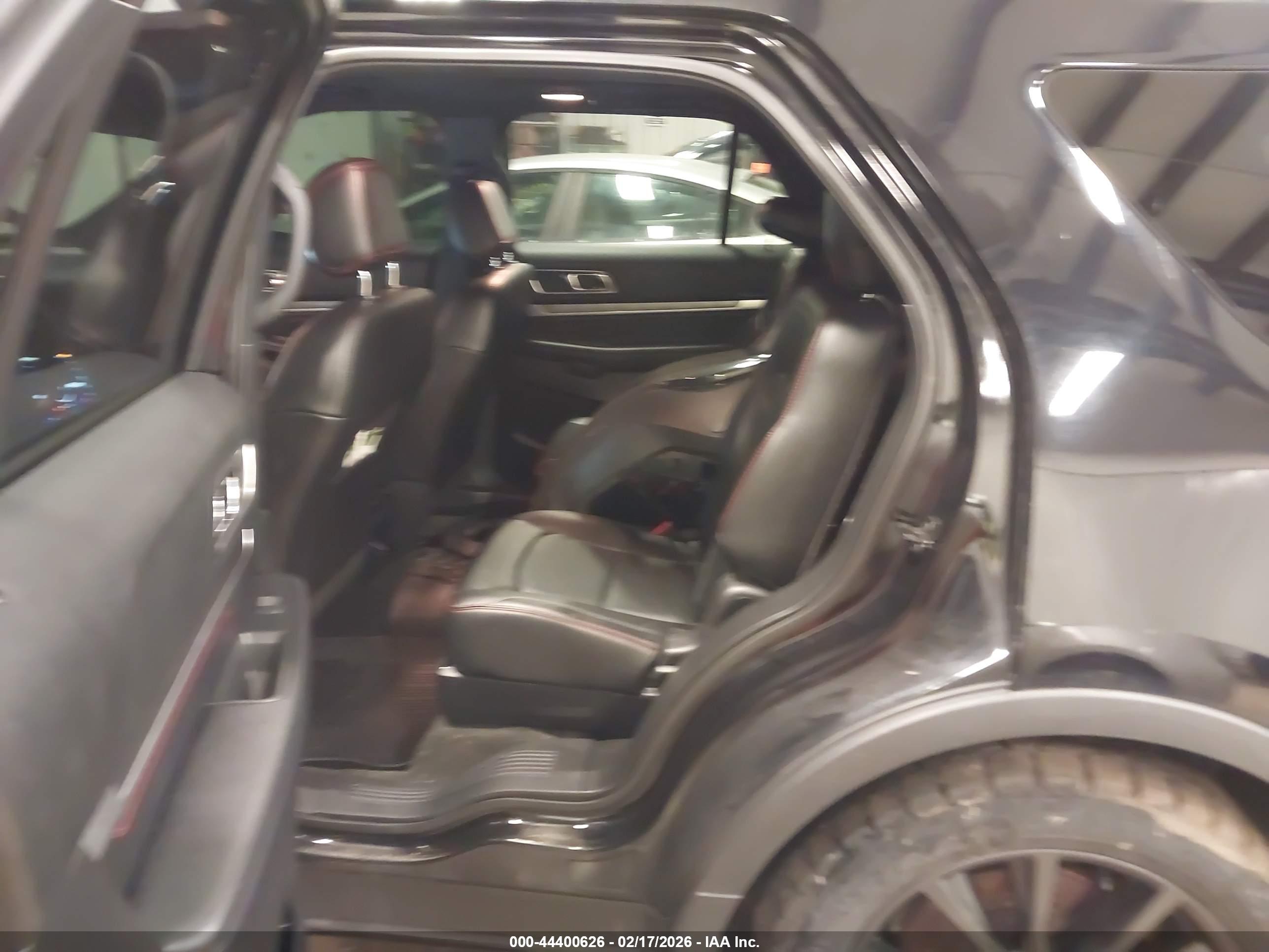 FORD EXPLORER image 8