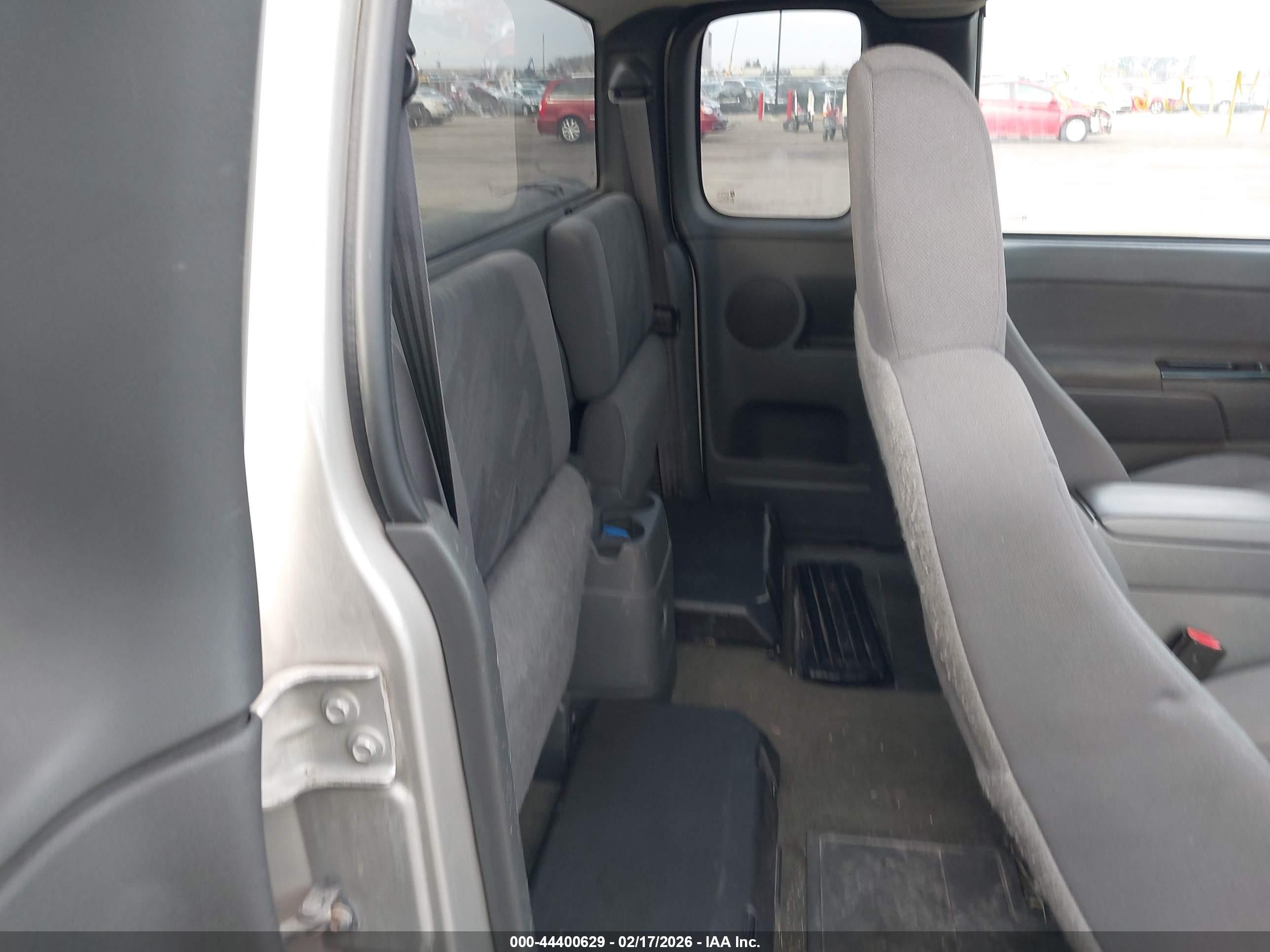 CHEVROLET COLORADO image 8