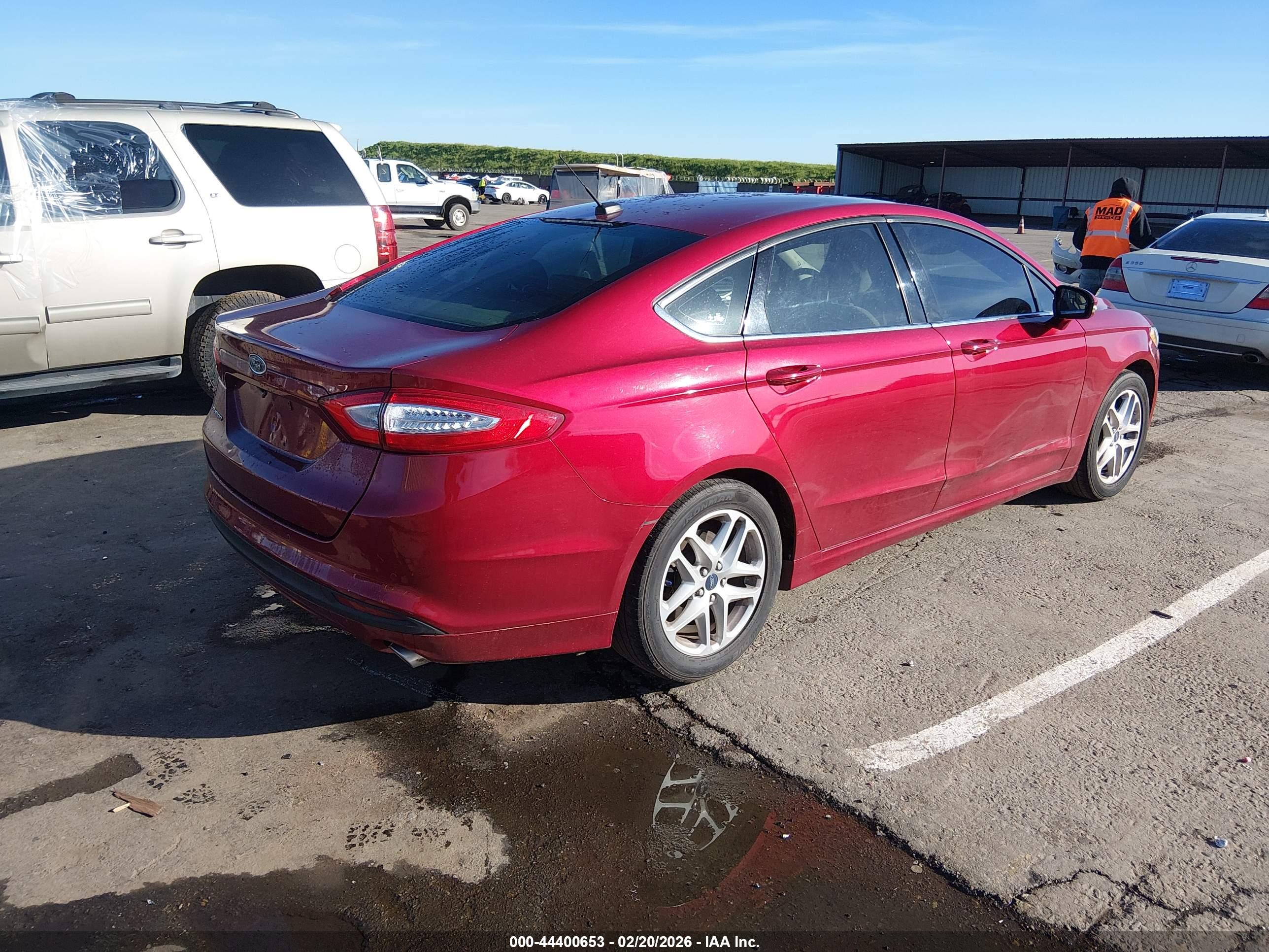 FORD FUSION image 4