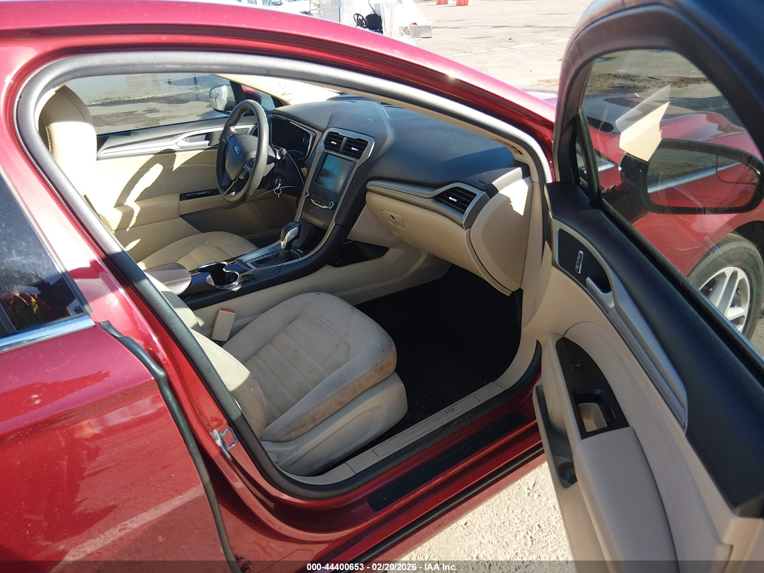 FORD FUSION image 5