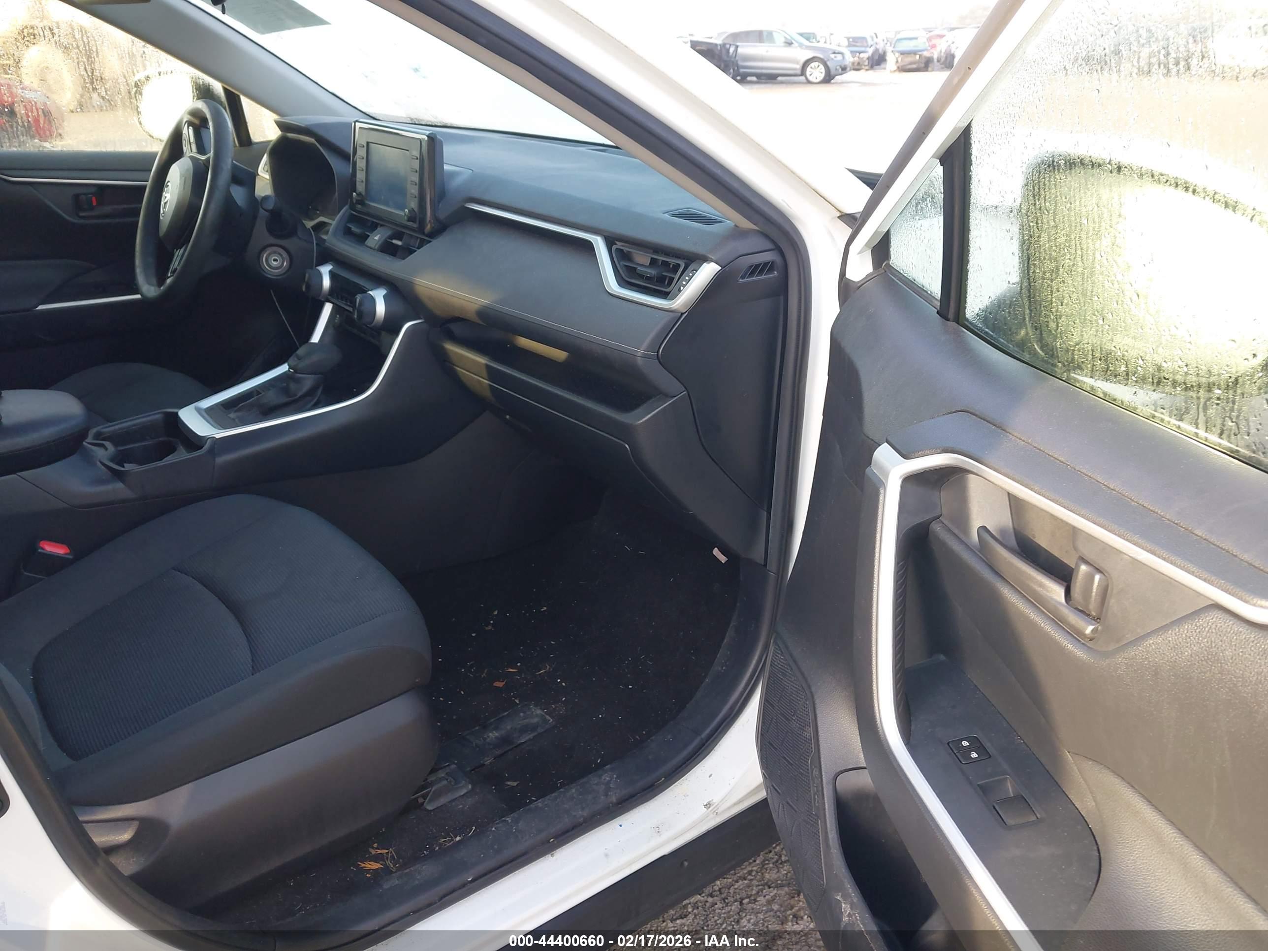 TOYOTA RAV4 image 5